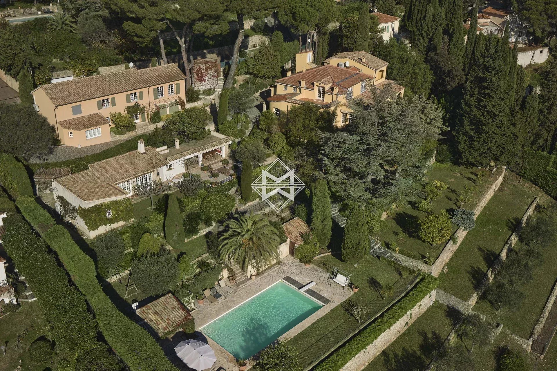 06250 MOUGINS VILLA