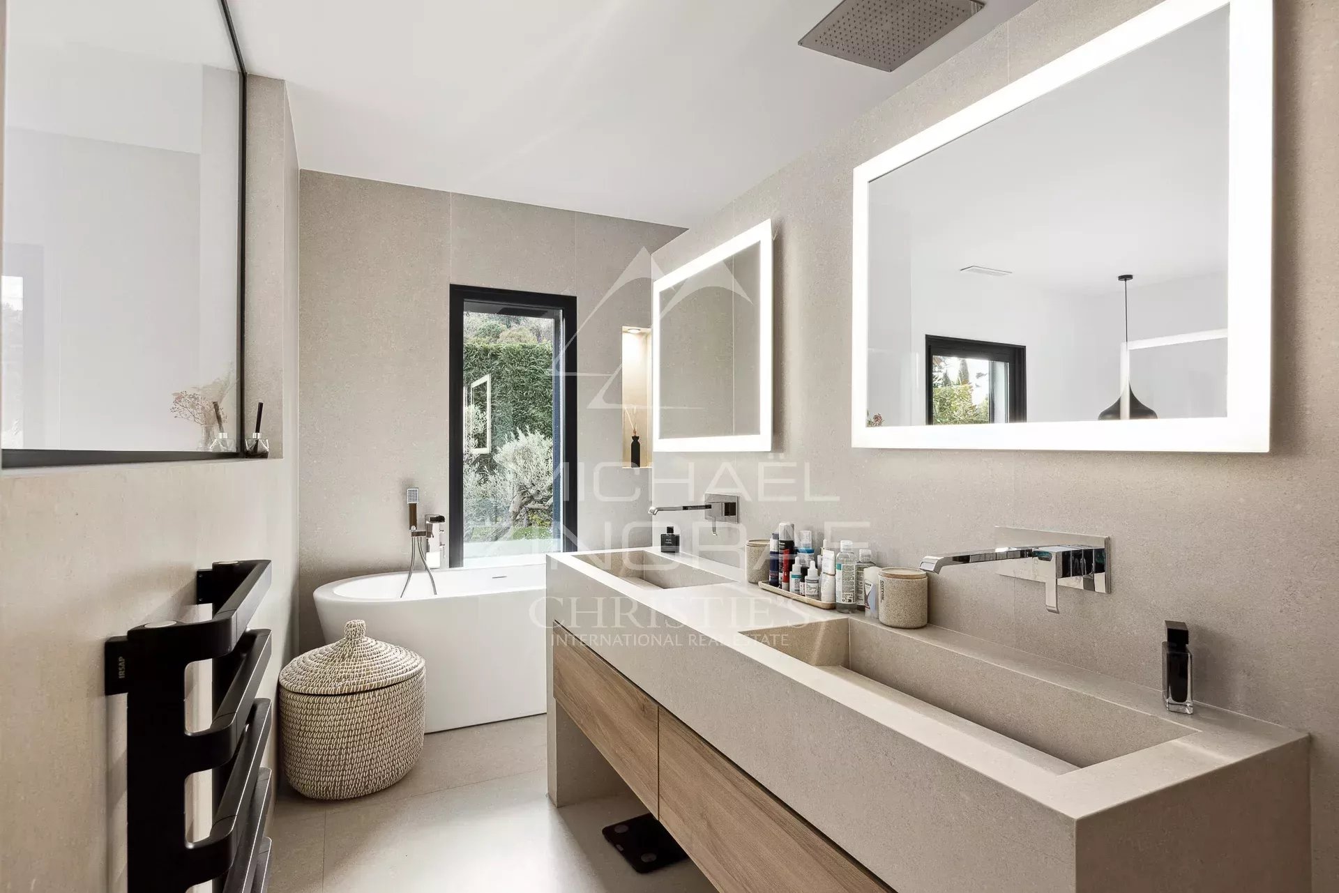 4 Bedroom Villa/Townhouse's Image 7