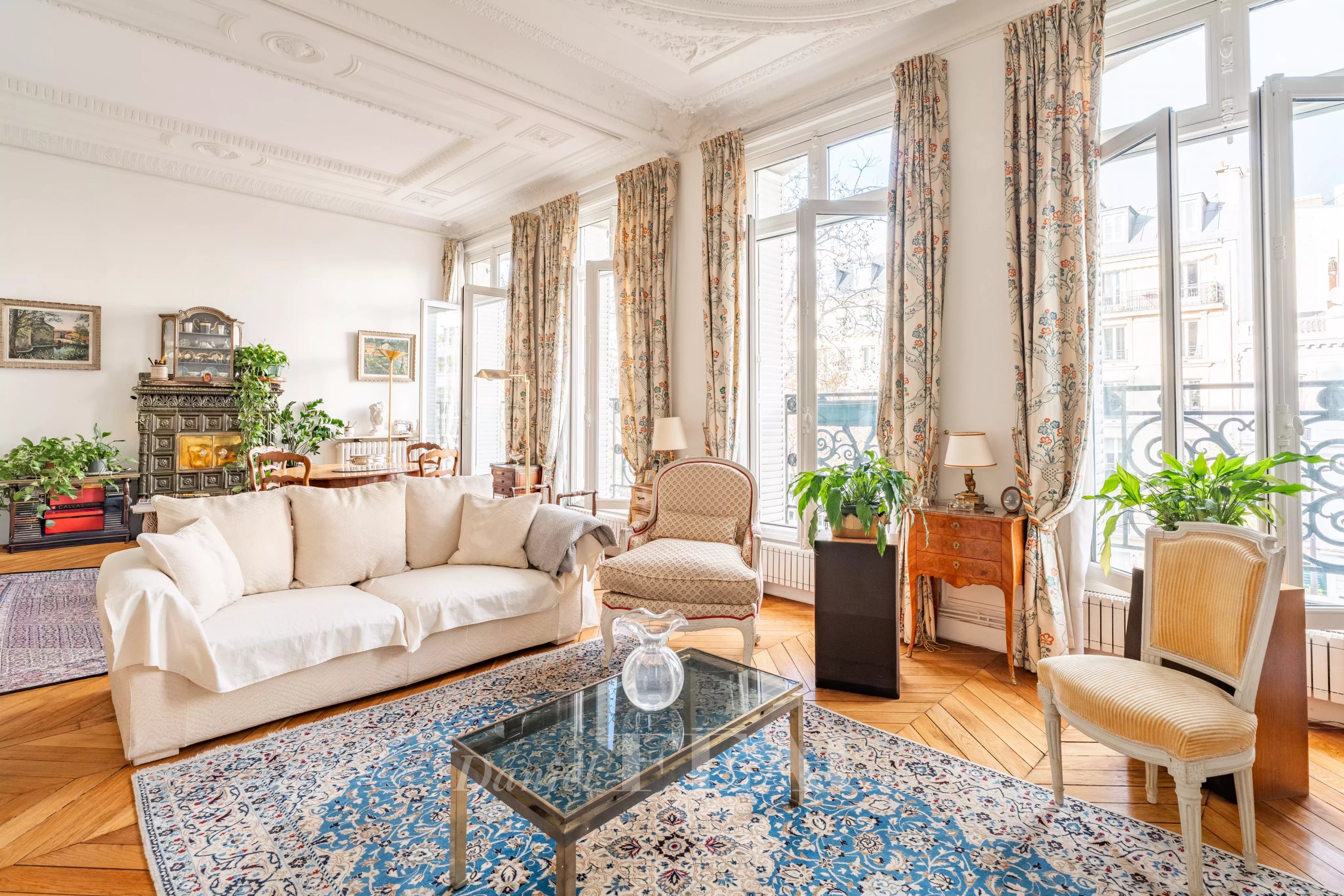 Paris 7th District – A 3-bed apartment oozing with character