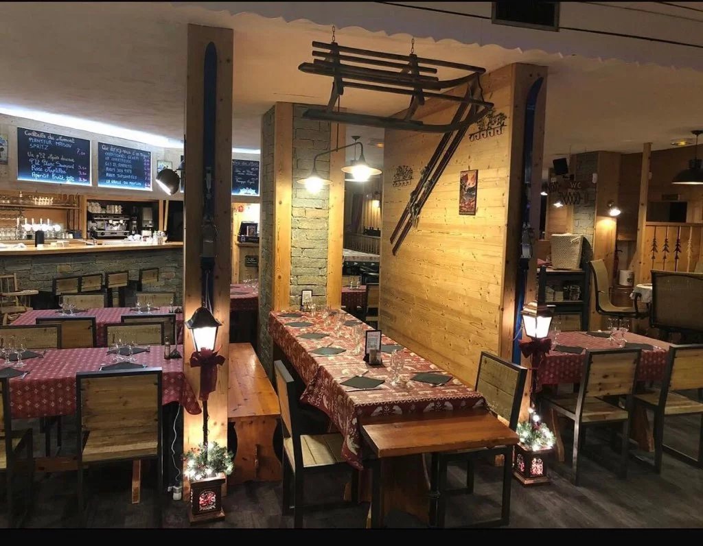 RESTAURANT FRONT DE NEIGE  STATION ALTITUDE — photo 14