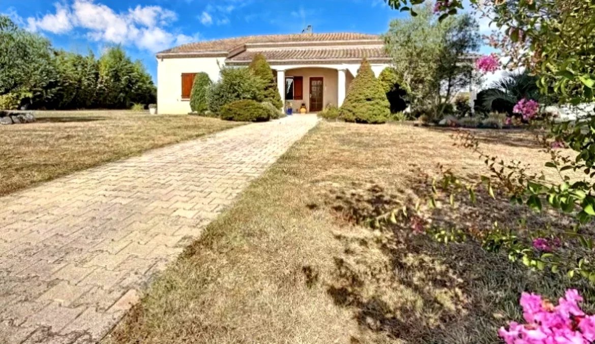 Maison spacieuse de 3 chambres avec jardin et piscine