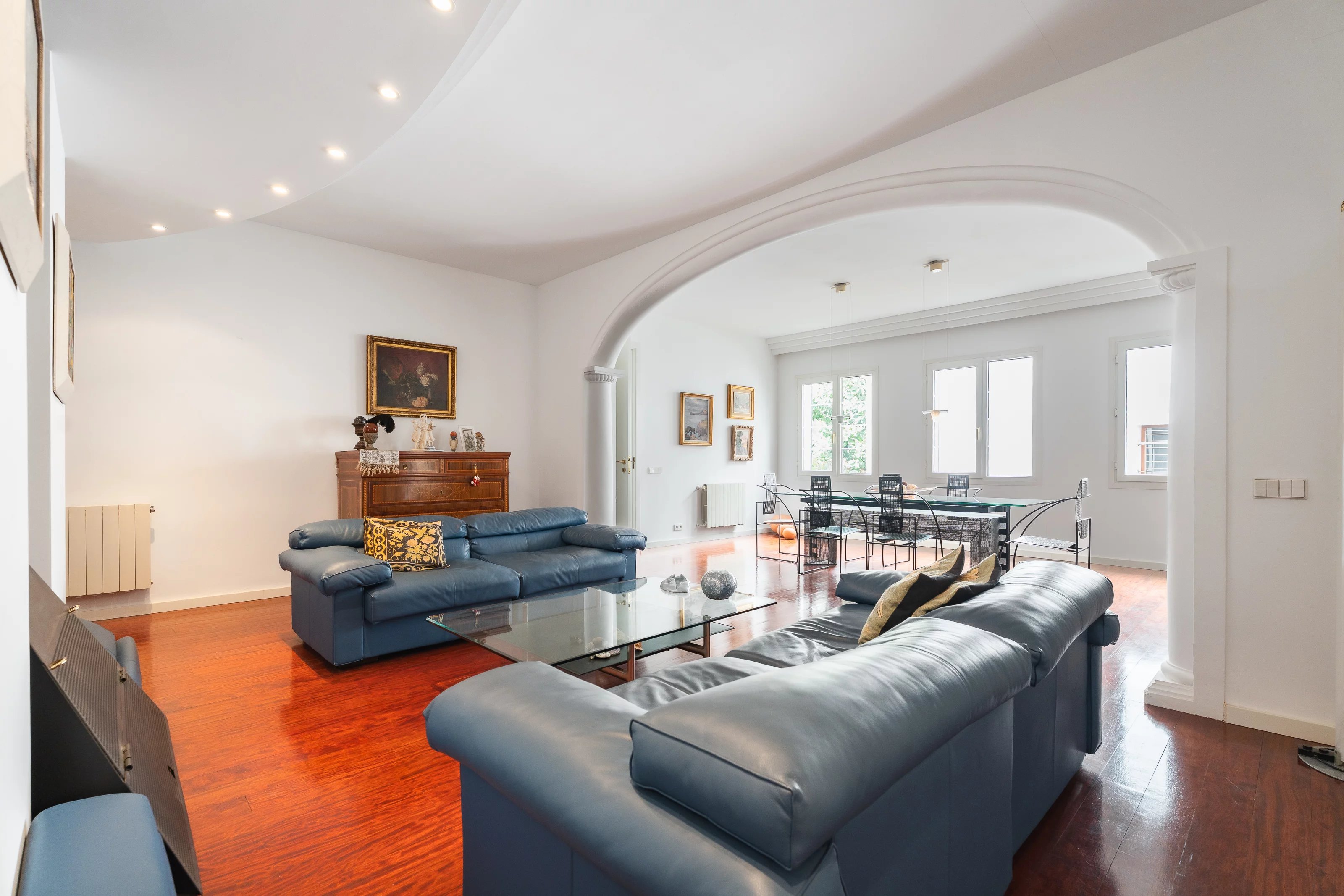 Appartement élégant à louer dans la vieille ville de Palma avec terrasse privée et intérieurs spacieux.
