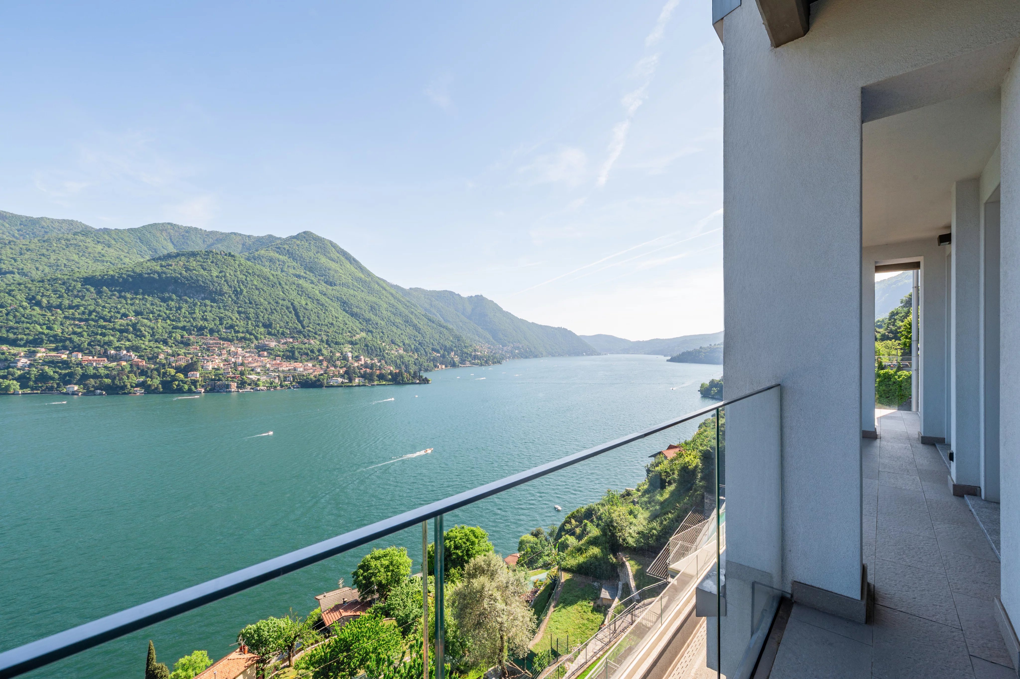 EXCLUSIVE MODERN APARTMENT IN LAKE COMO, MOLTRASIO - CARATE URIO AREA
