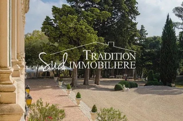 UN CHATEAU AU COEUR DES ALPILLES