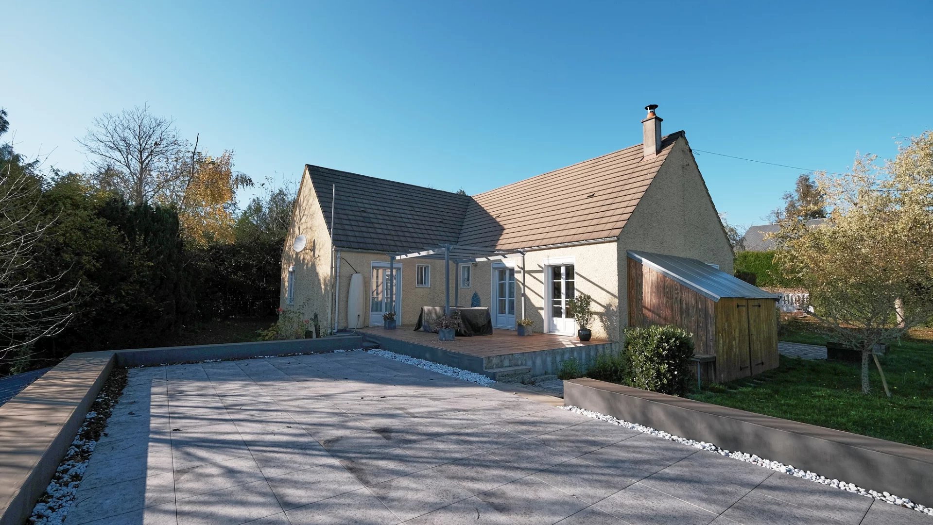 Maison de plain-pied à vendre avec vue panoramique à Roussillon en Morvan