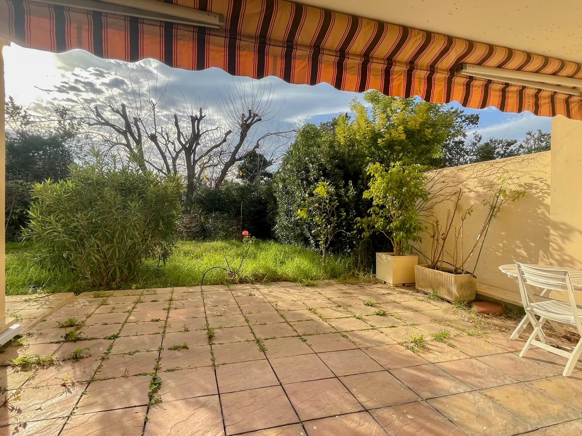 MONTREDON - T4 de 95m² avec jardin et box au calme d'une résidence sécurisée.