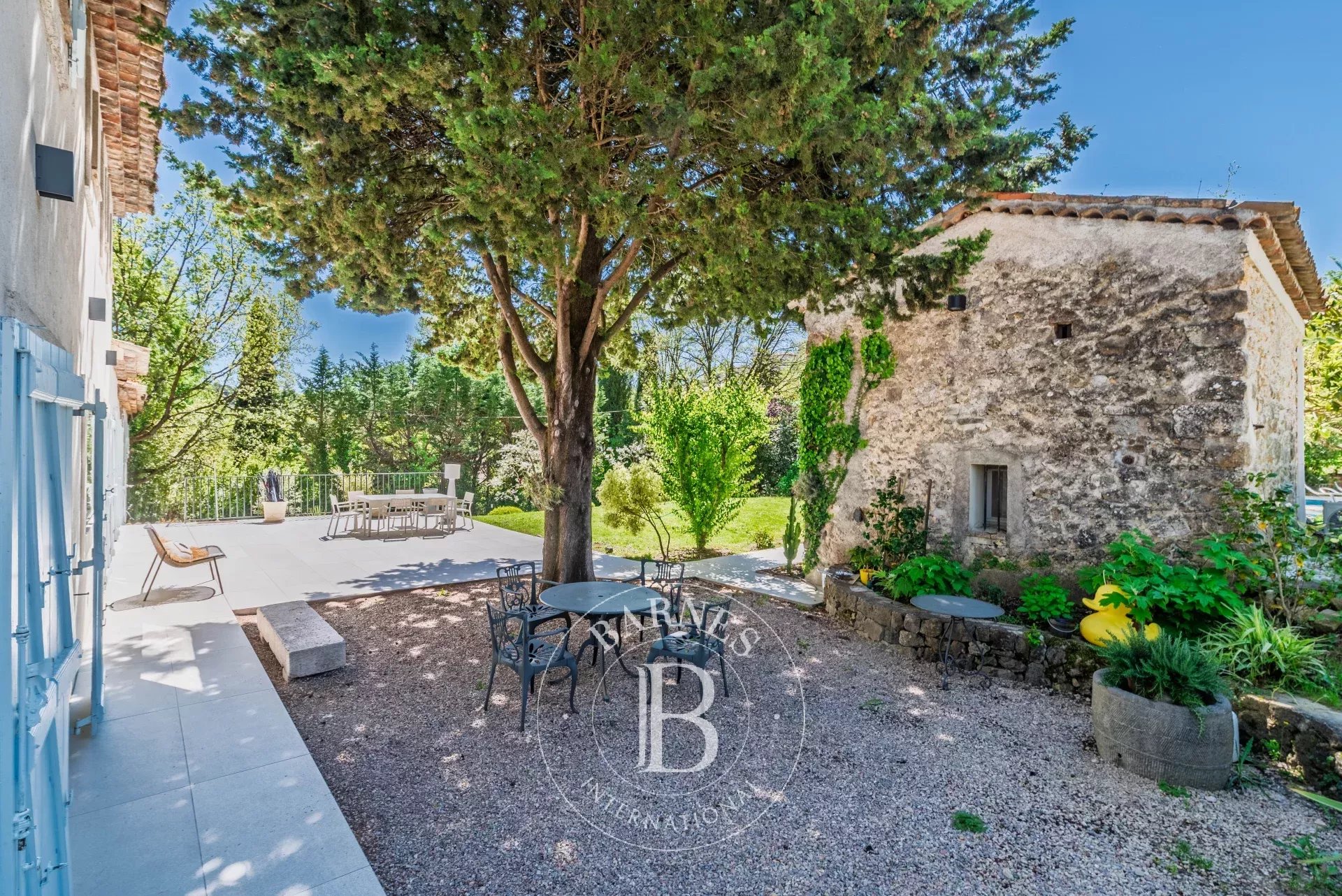 Valbonne - Walking distance from village - Renovated family property with guest house - Separate apartment and Mazet