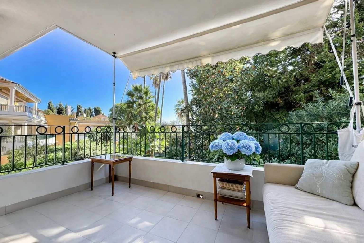 Studio avec terrasse à deux pas de la mer — Saint-Jean-Cap-Ferrat