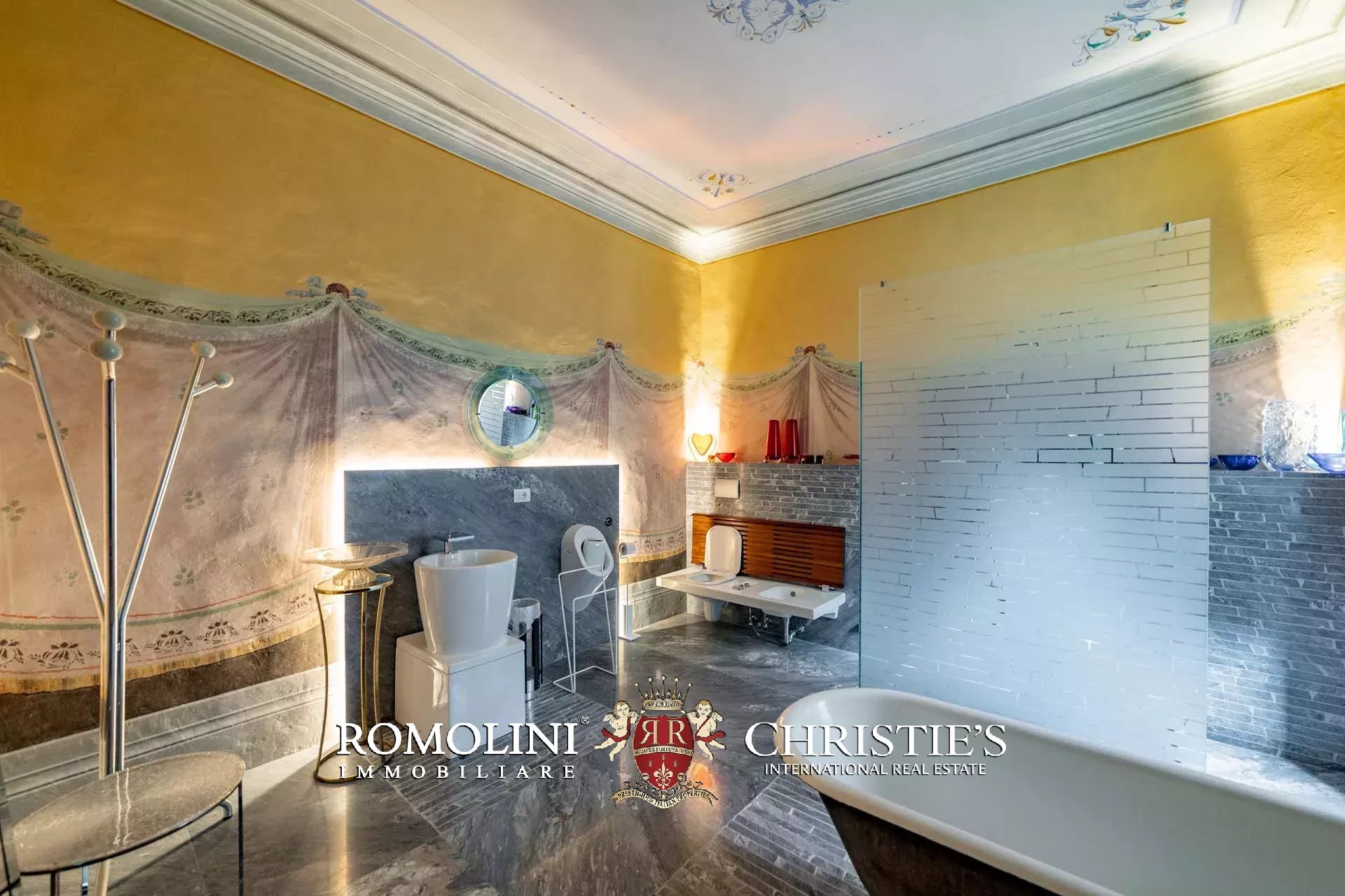 11 Bedroom Villa/Townhouse's Image 27
