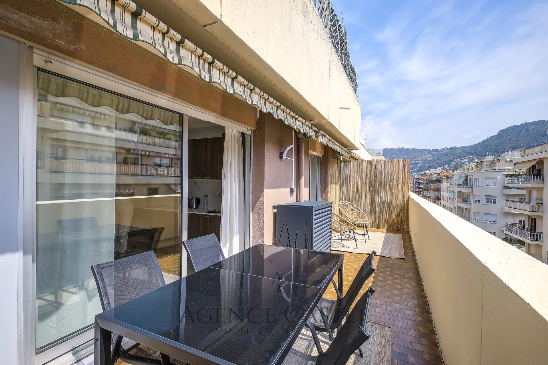 NICE PORT/RIQUIER - SUPERBE 2 PIÈCES AVEC TERRASSE
