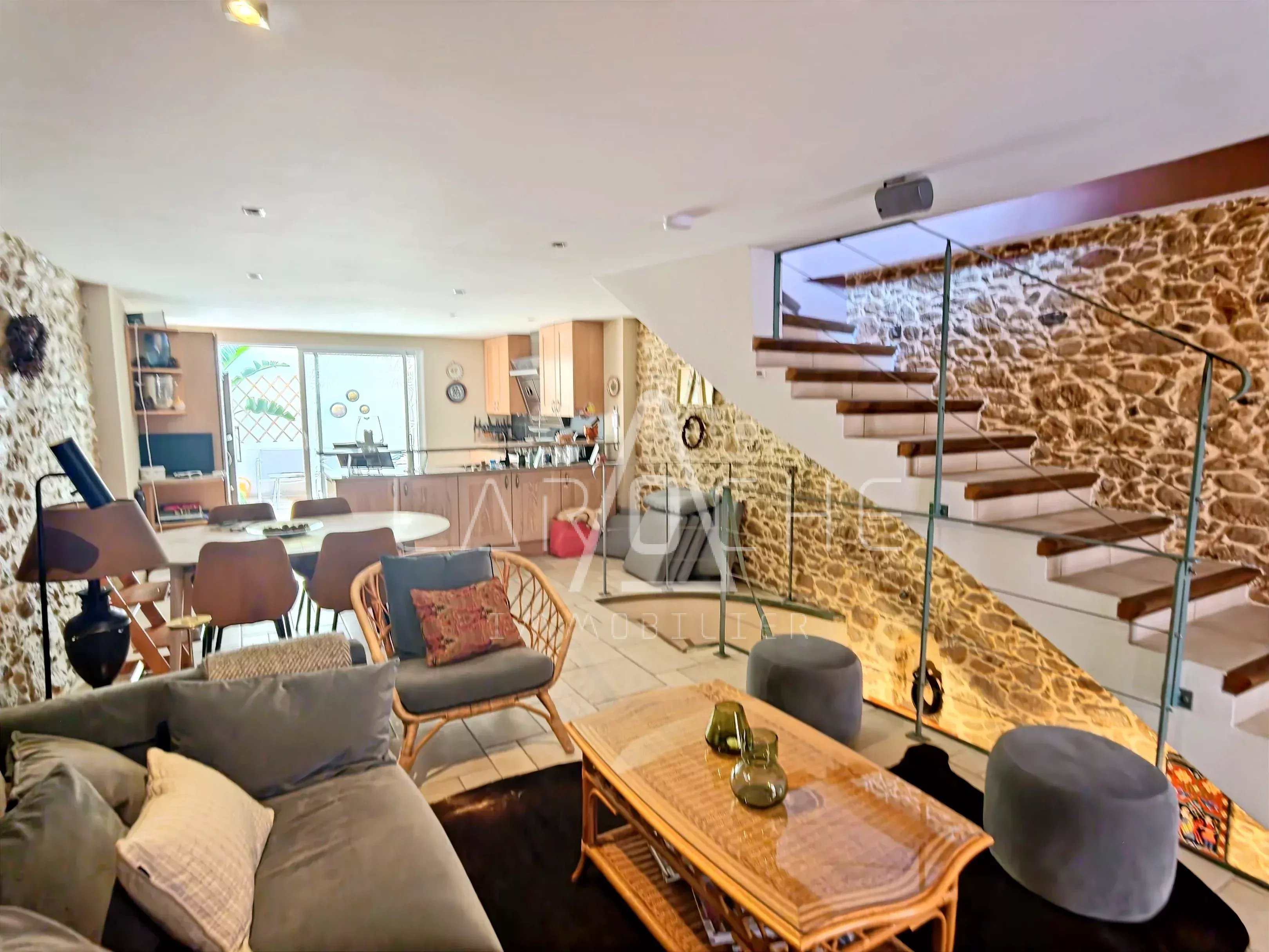 MAISON - TERRASSE - GARAGE
