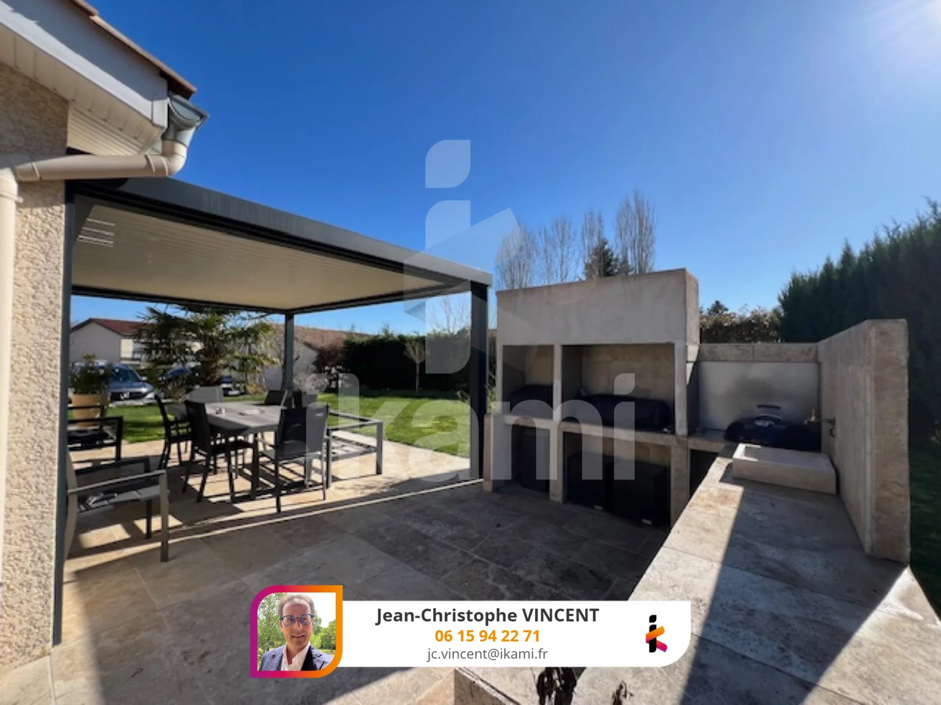 La Chapelle-De-Guinchay : maison avec terrasse