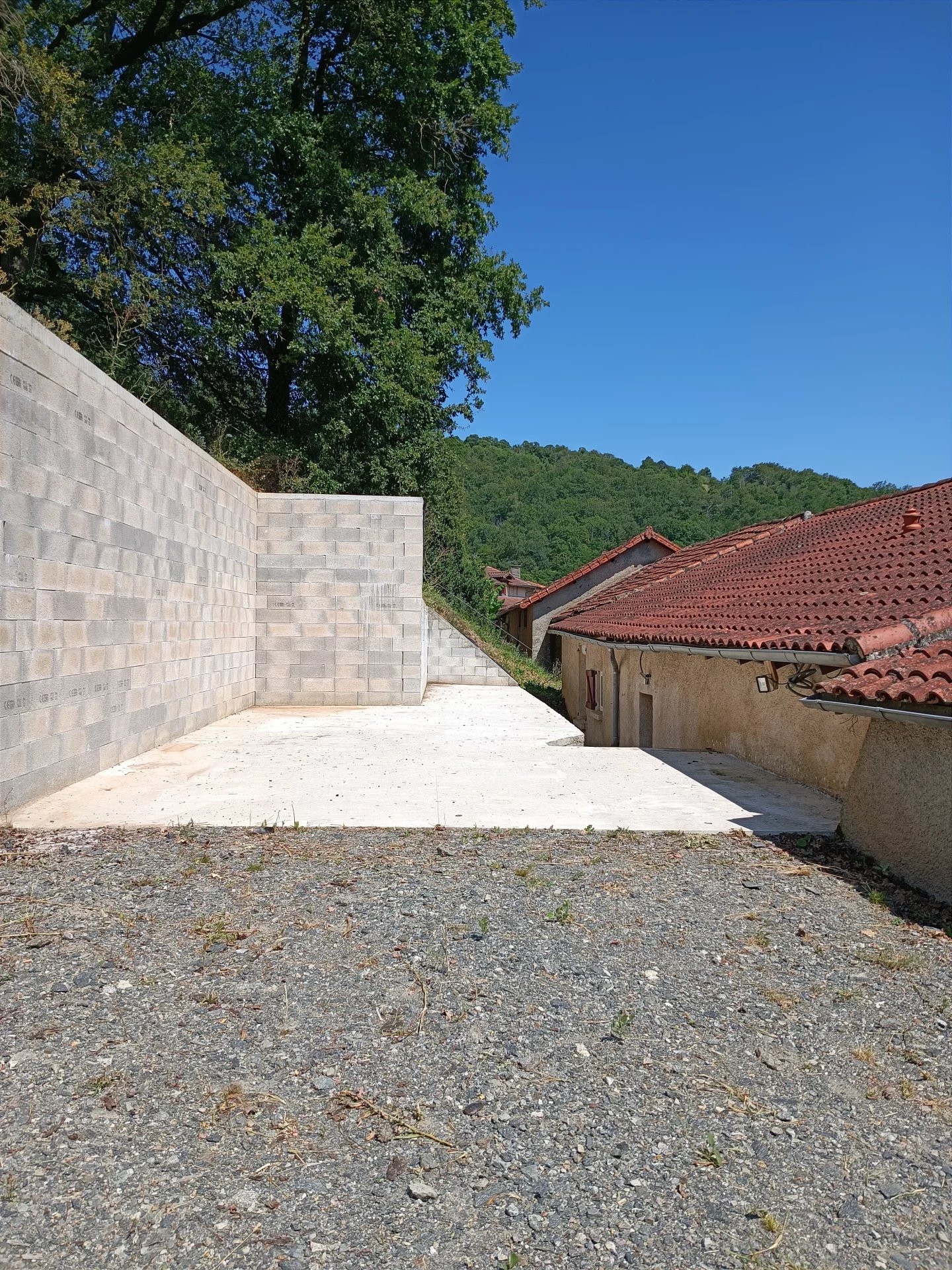 BAGNAC-SUR-CELE Maison T3 de 85m2 avec terrain 5000 m2 et grange