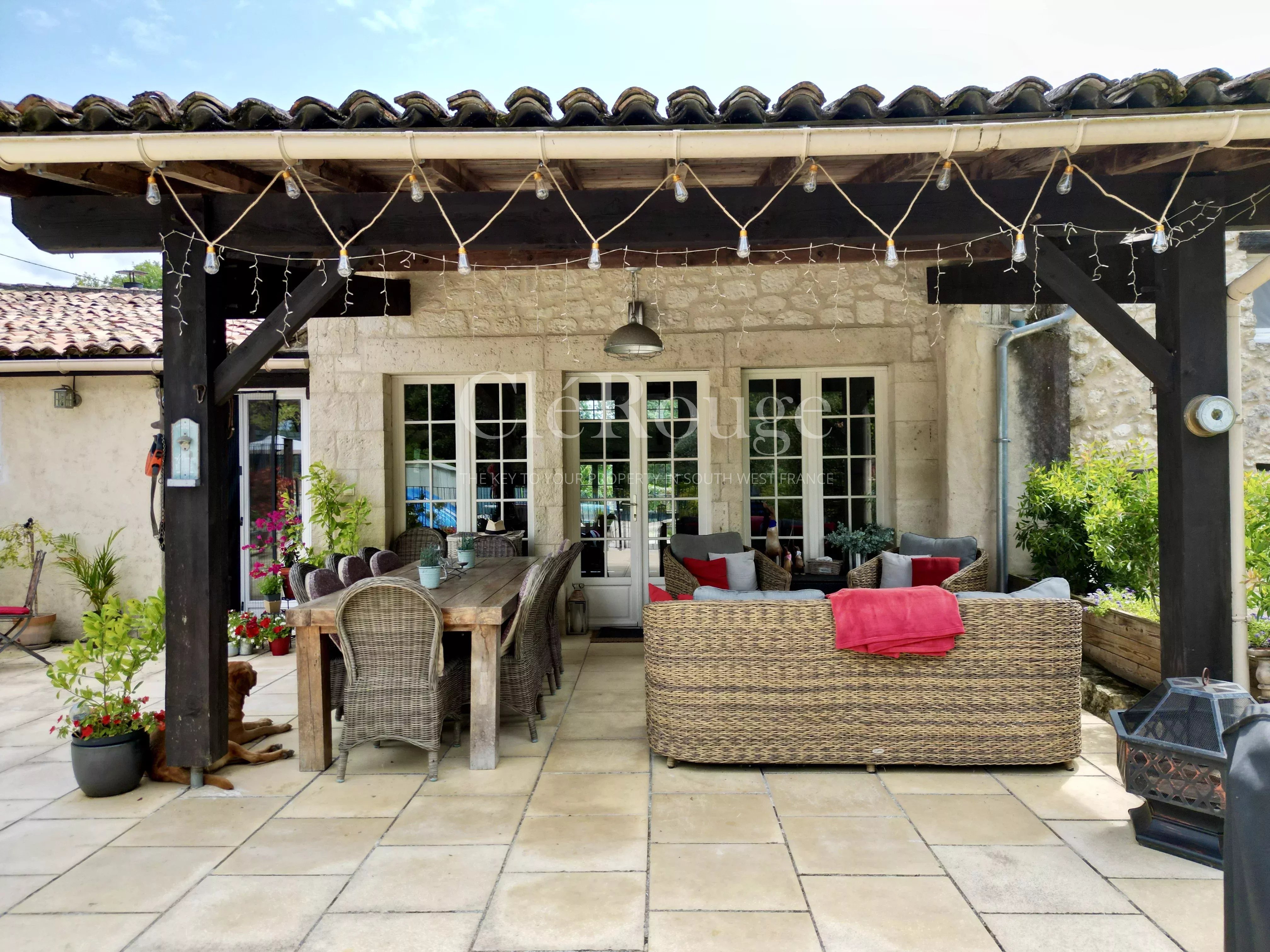 Proche de Duras - Maison en pierre au charme intemporel avec piscine chauffée