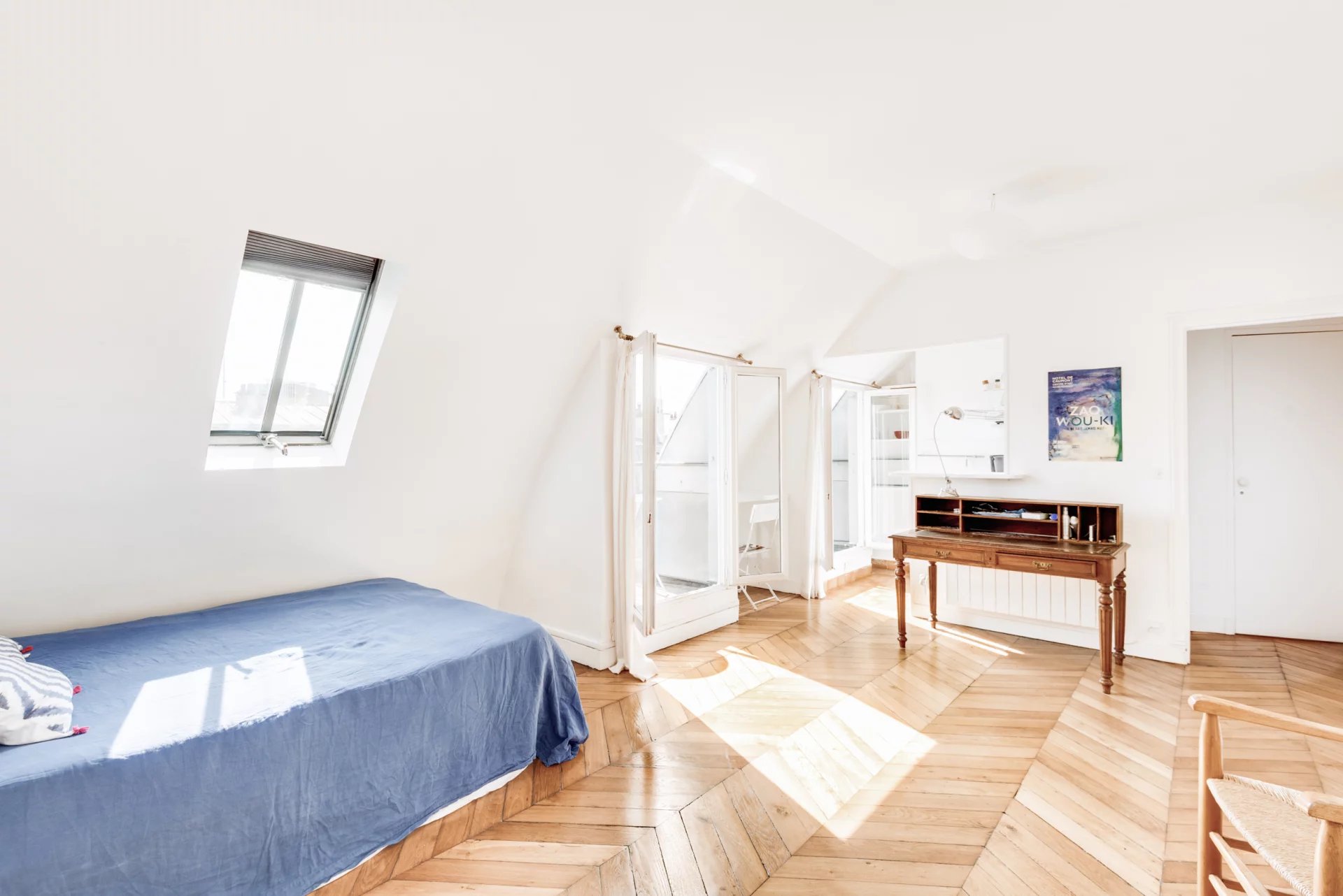 Studio dernier étage, deux balcons