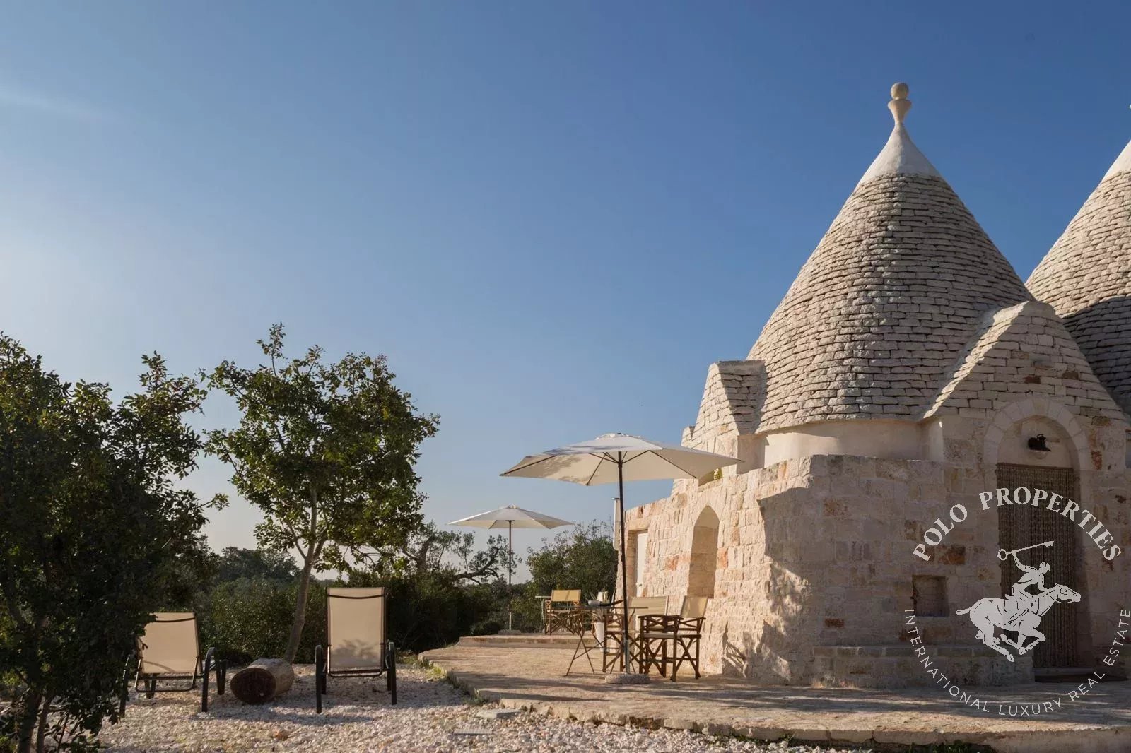 COMPLEX OF TRULLI