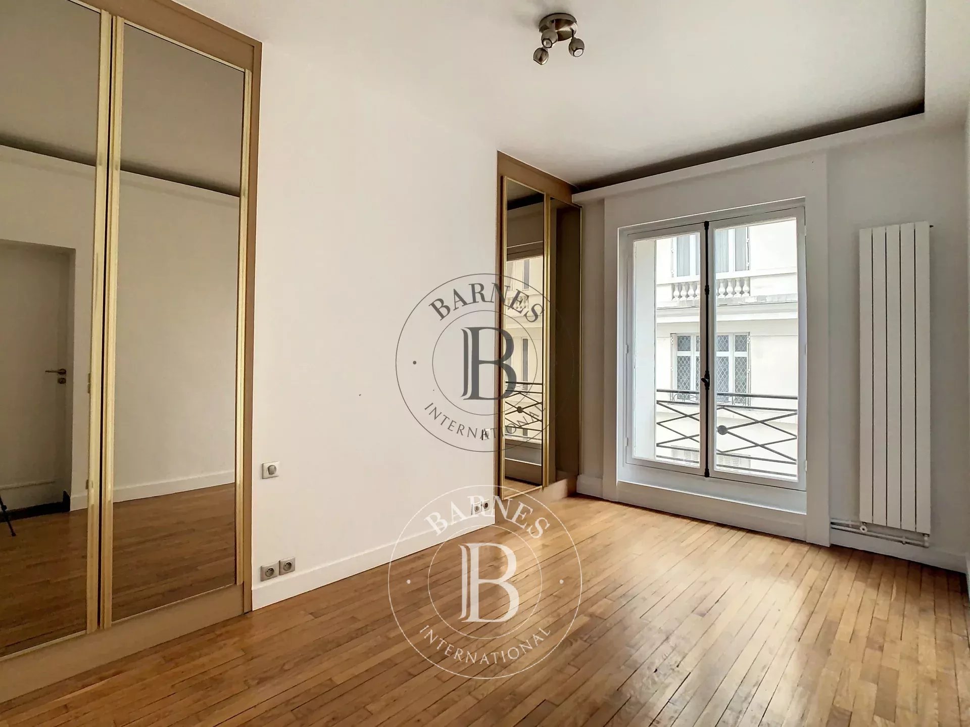 Daire Paris 8ème - picture 8