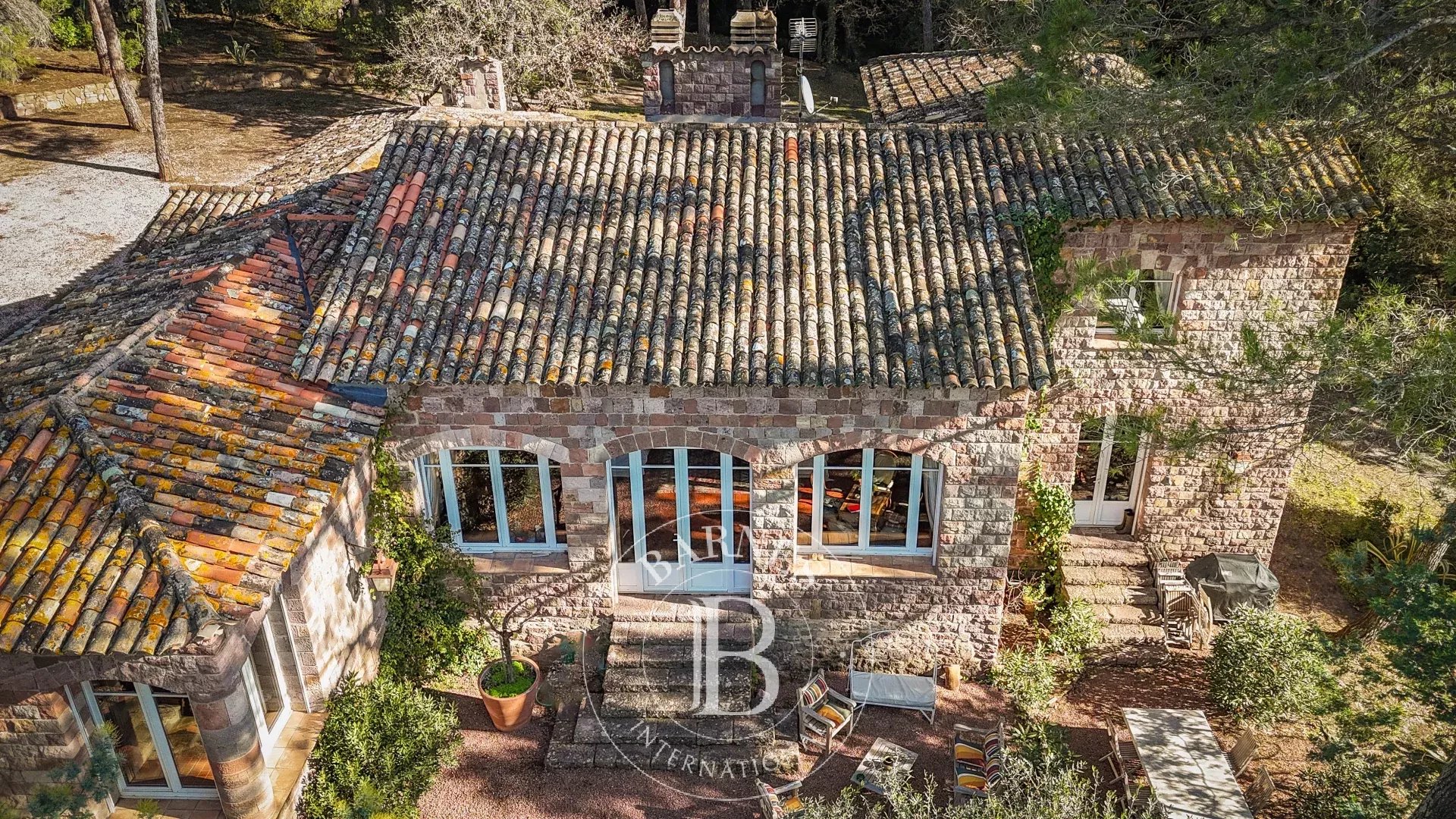 Villa Saint-Raphaël  -  ref 86728871 (picture 2)
