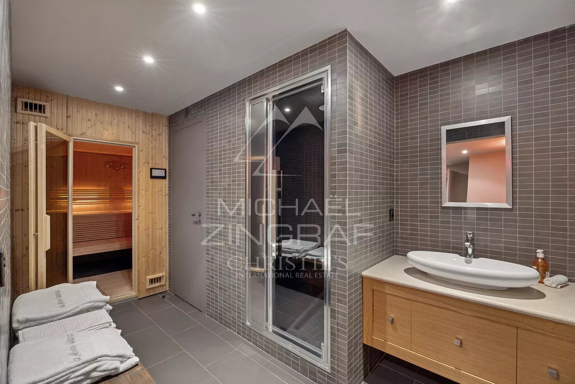 7 Bedroom Villa/Townhouse's Image 25