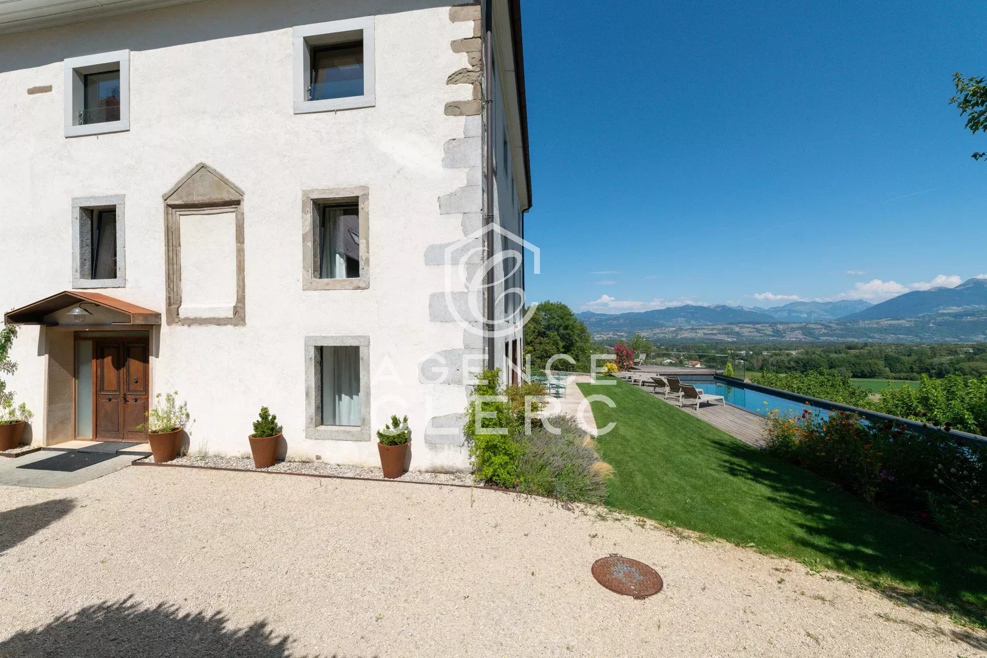 8 Bedroom Villa/Townhouse's Image 6