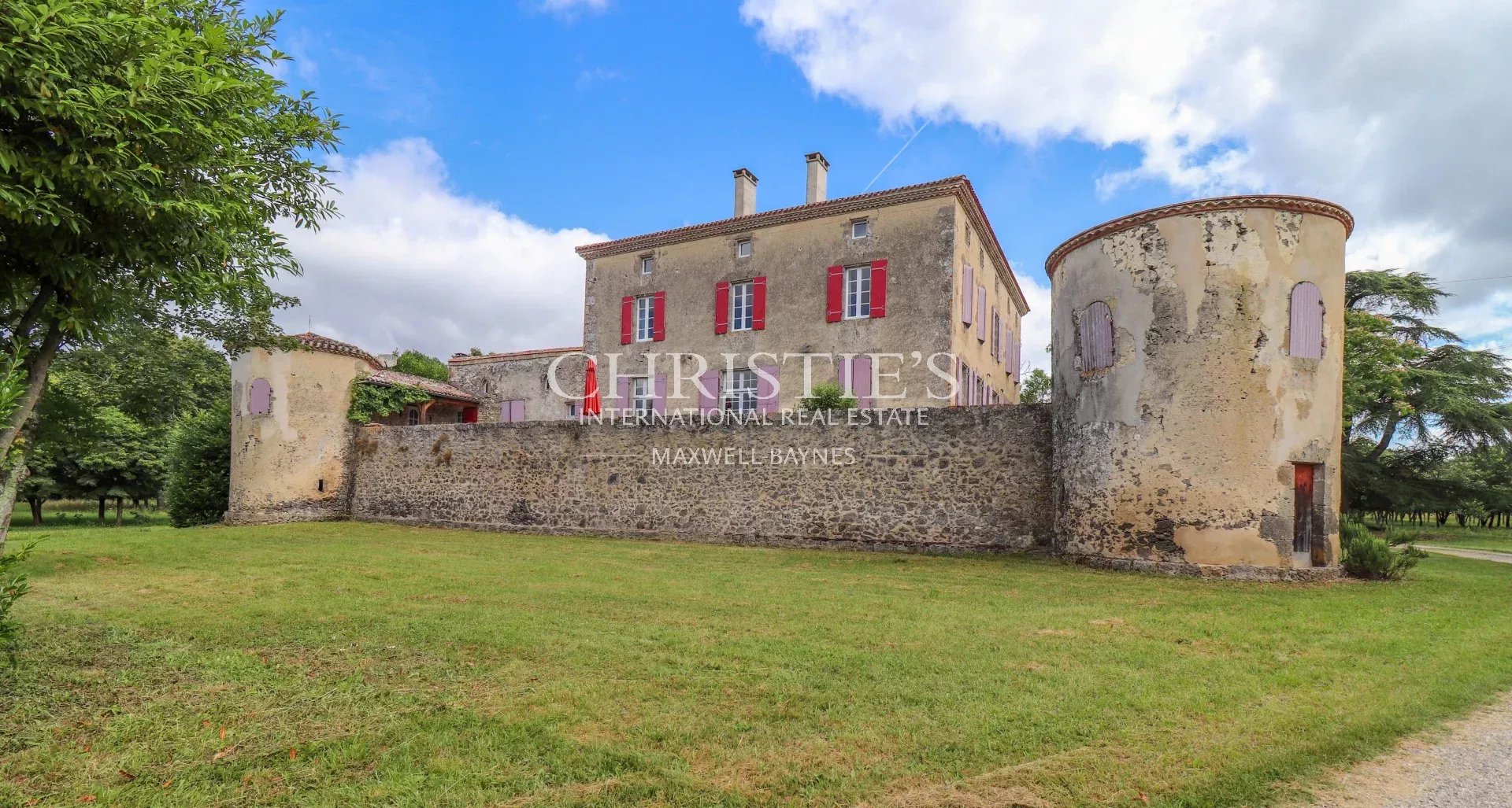 10 Bedroom Chateau's Image 7
