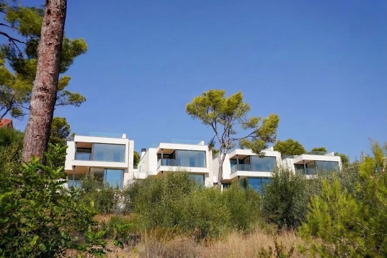 New luxury villa with sea views