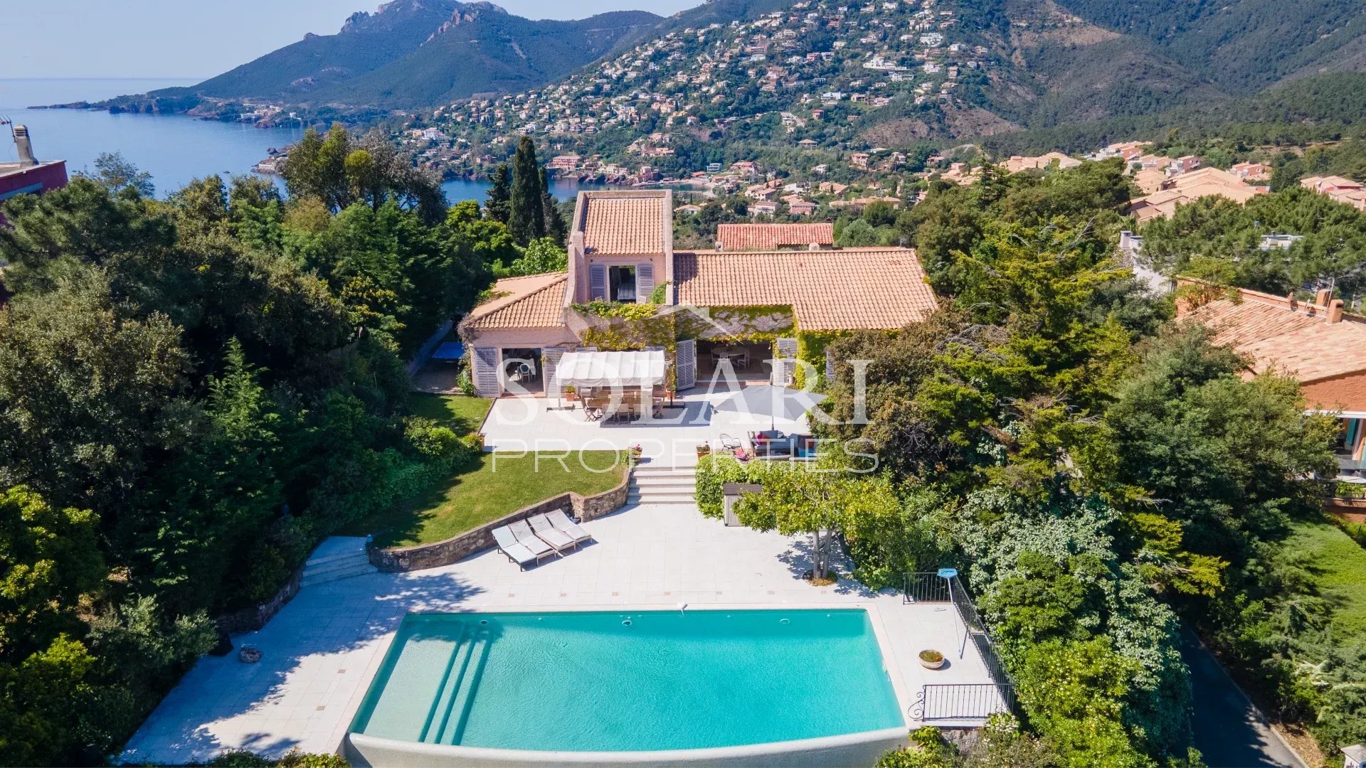 7 Pièces - 225m² - 5 Chambres