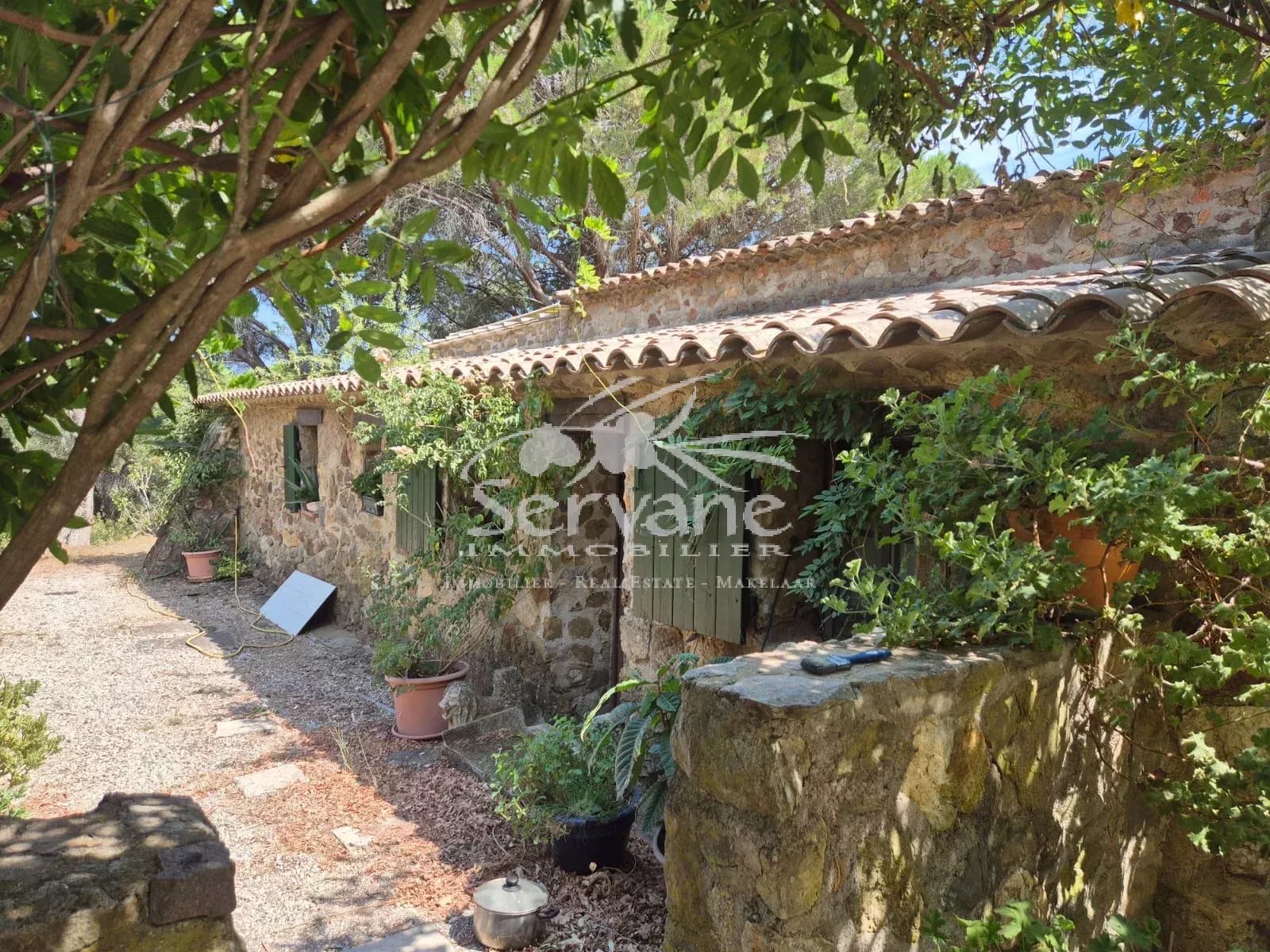 FOR SALE STONE PROPERTY WITH ANNEXES