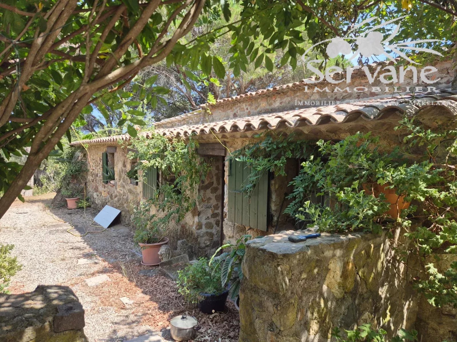FOR SALE STONE PROPERTY WITH ANNEXES