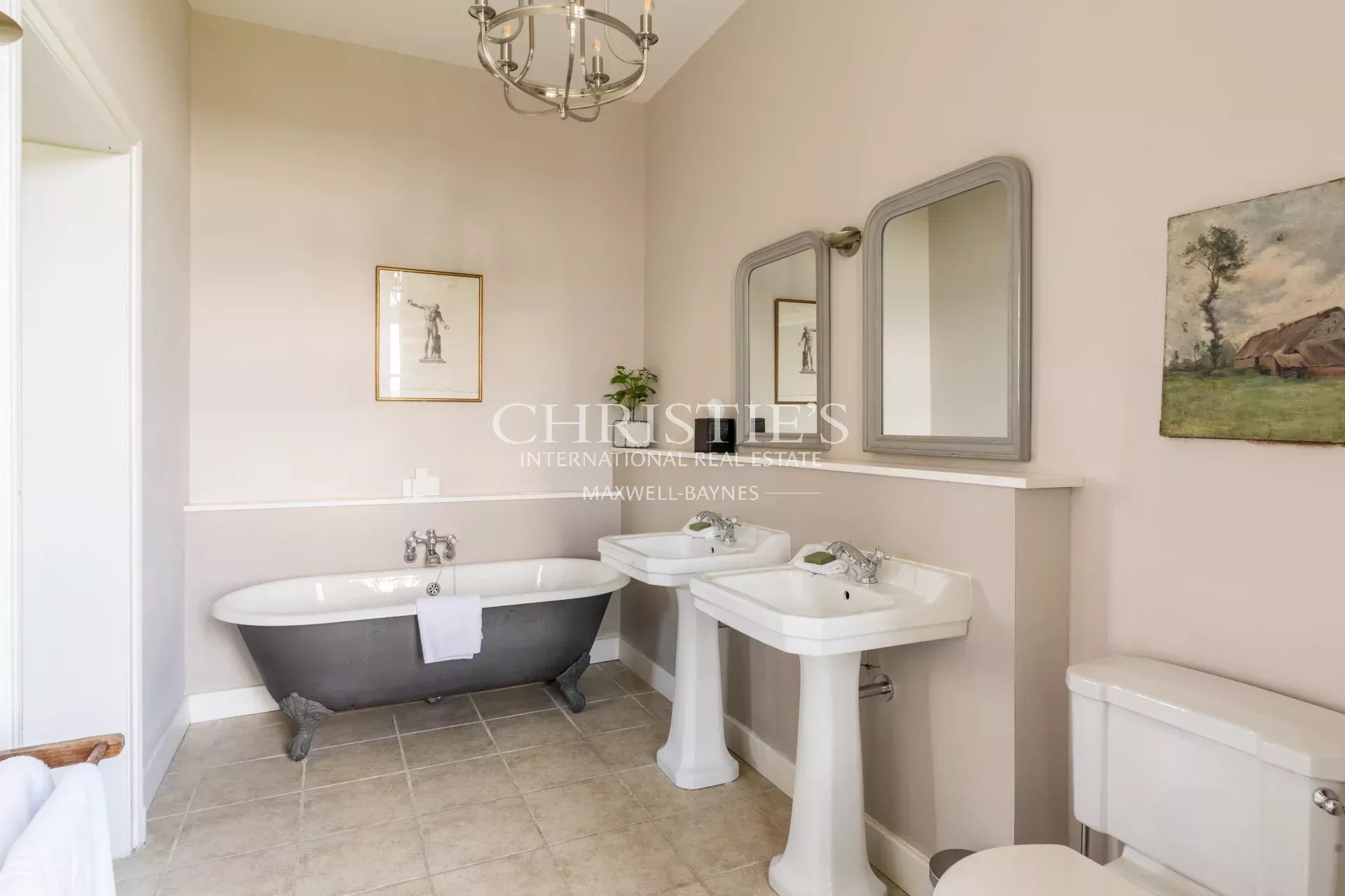 7 Bedroom Villa/Townhouse's Image 26