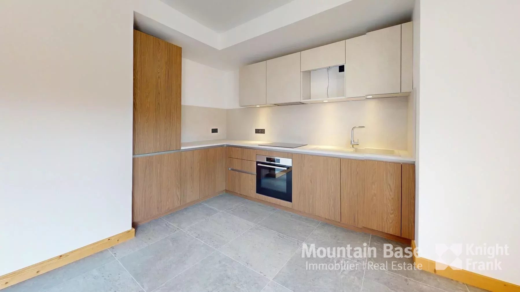 Photo of New 3-bedroom duplex apartment with cabin ideally located