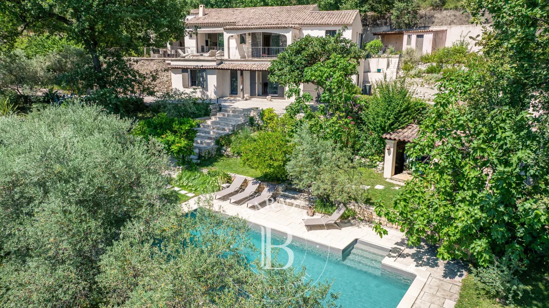 AIX EN PROVENCE – 5 BEDROOM VILLA – SWIMMING POOL – OPEN VIEW – ABSOLUTE CALM – ANNEXES – GARAGE