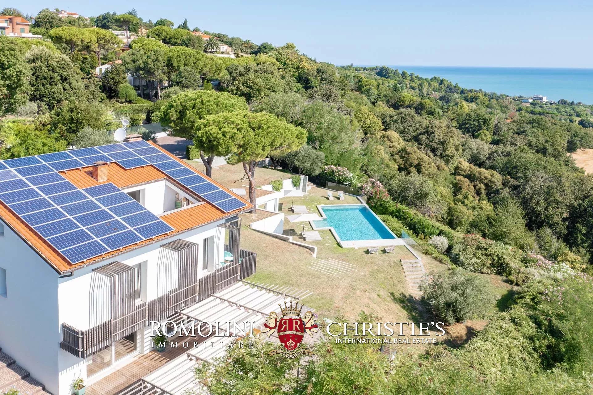 6 Bedroom Villa/Townhouse's Image 13