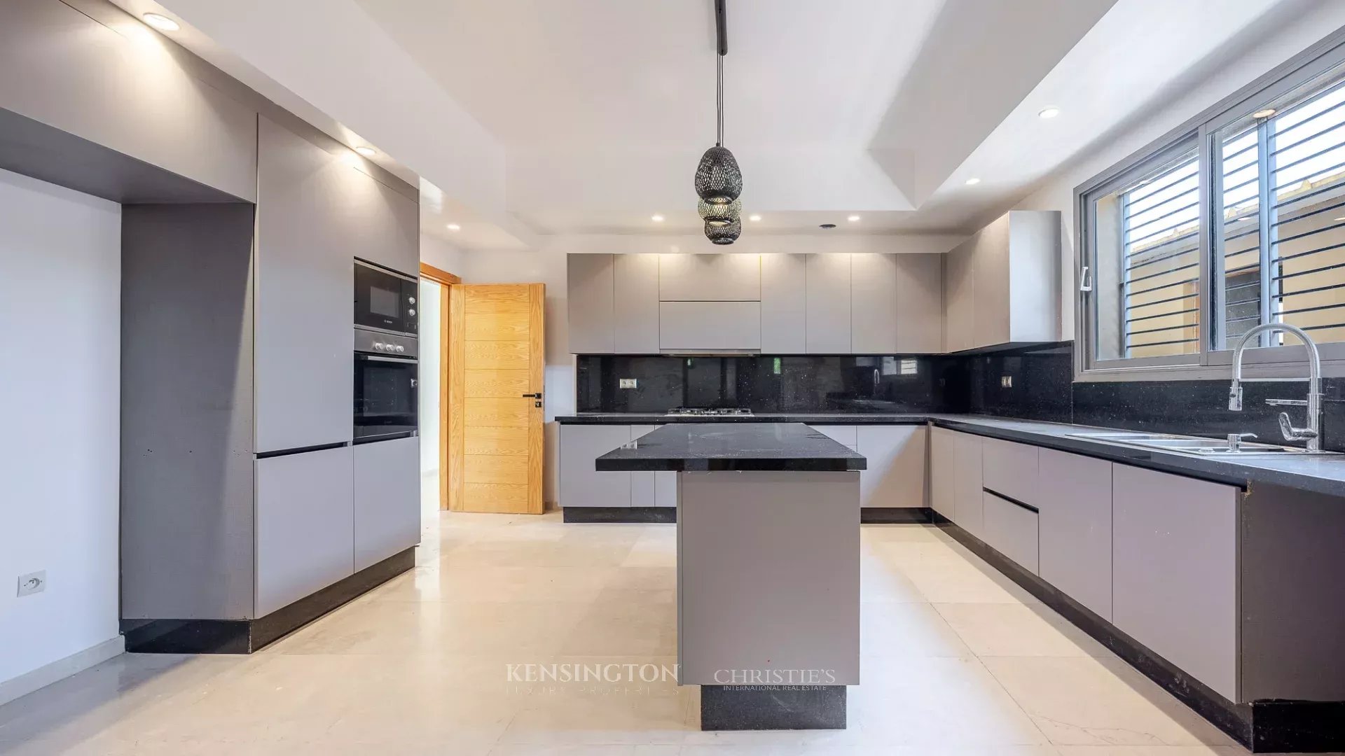 4 Bedroom Villa/Townhouse's Image 17