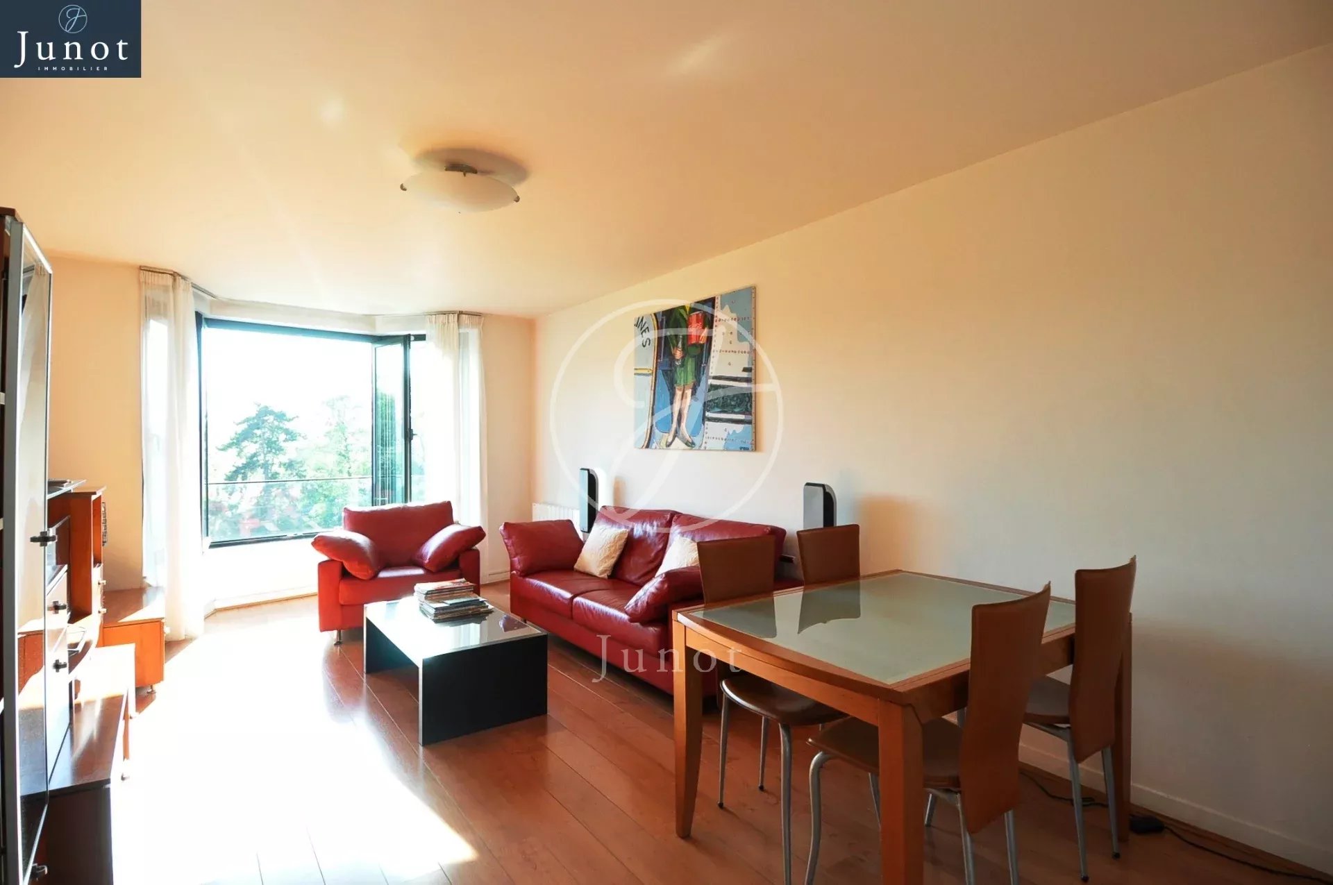 PARIS 19e - RUE DE CRIMÉE / BUTTES CHAUMONT - Appartement à louer - 2 pièces meublé - 55,37m² Carrez  - 1 chambre - Vue exceptionnelle.