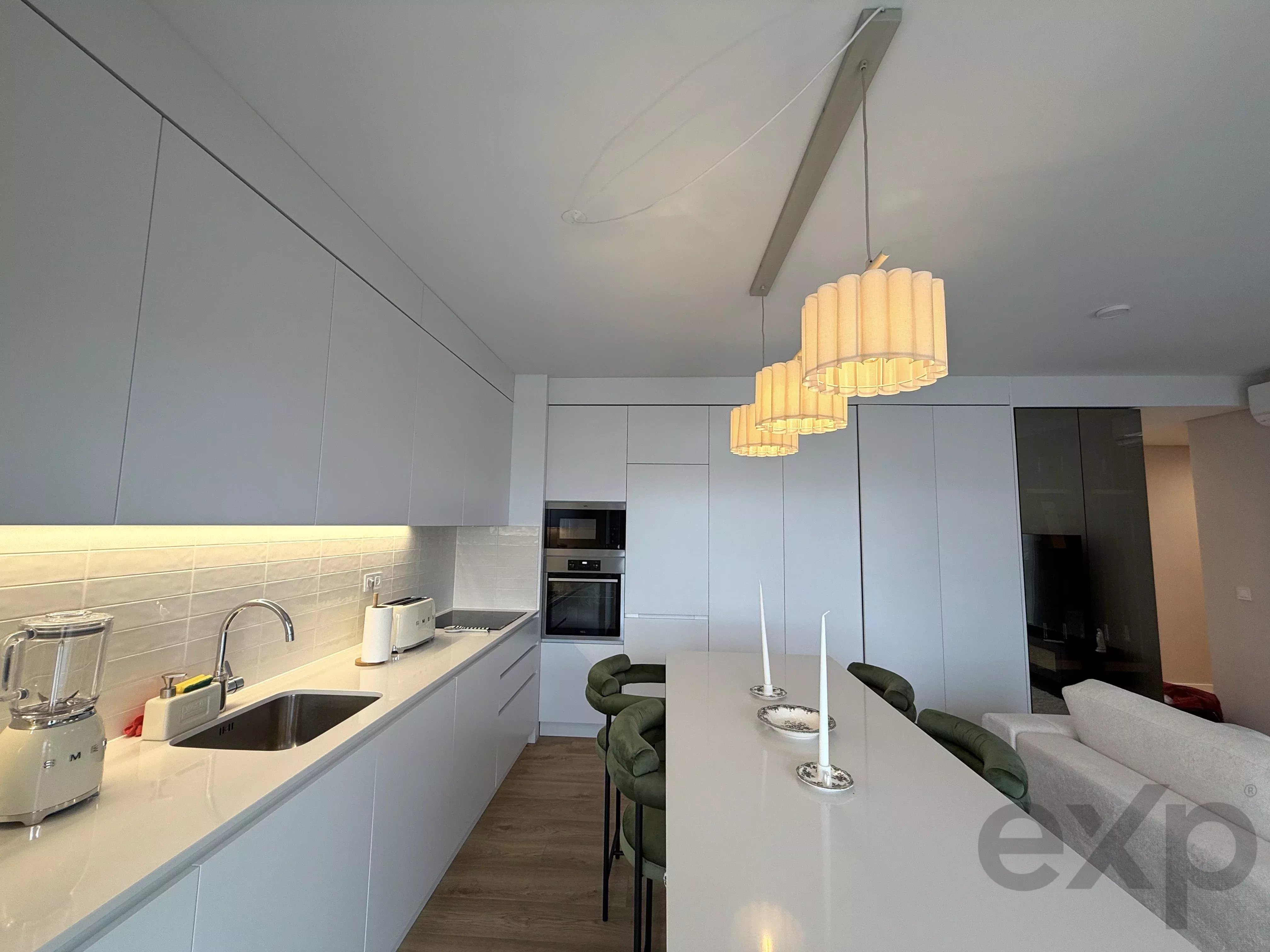 2-BEDR. SUITE, POOL, BALCONY, GARAGE 86647813 image 4