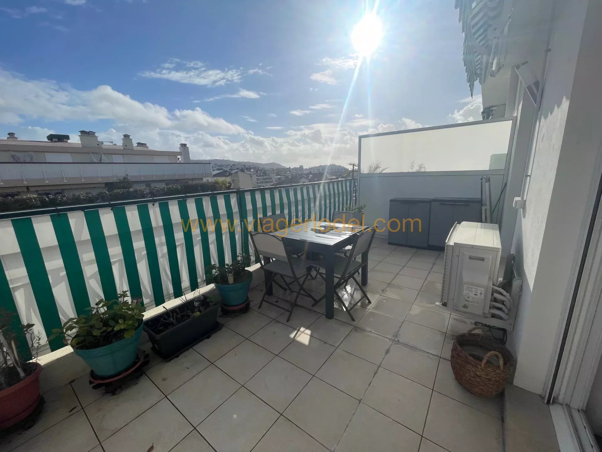 Ref.: 10 091 - LIFE ANNUITY - NICE (06) - Occupied 2-room apartment