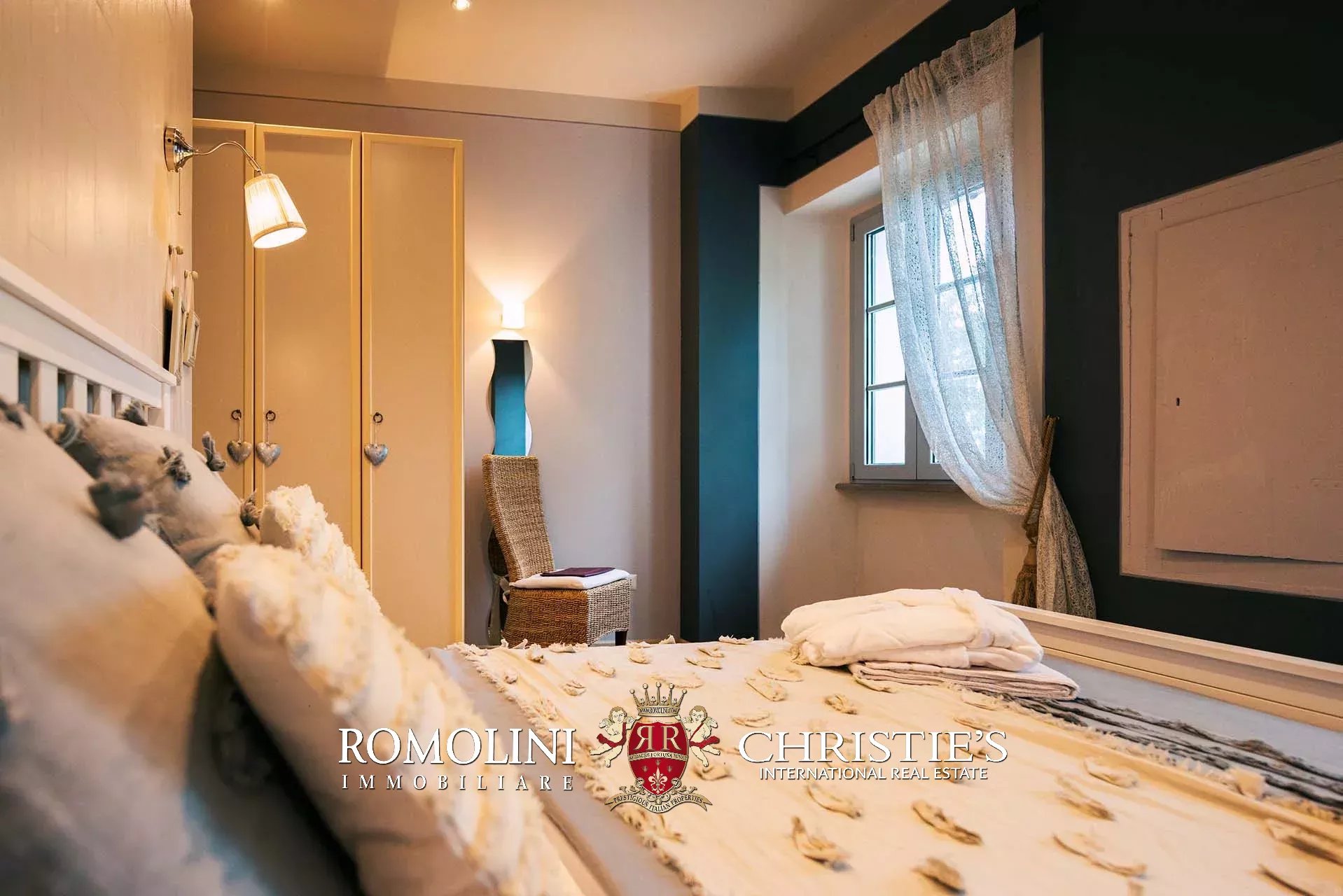 8 Bedroom Villa/Townhouse's Image 77