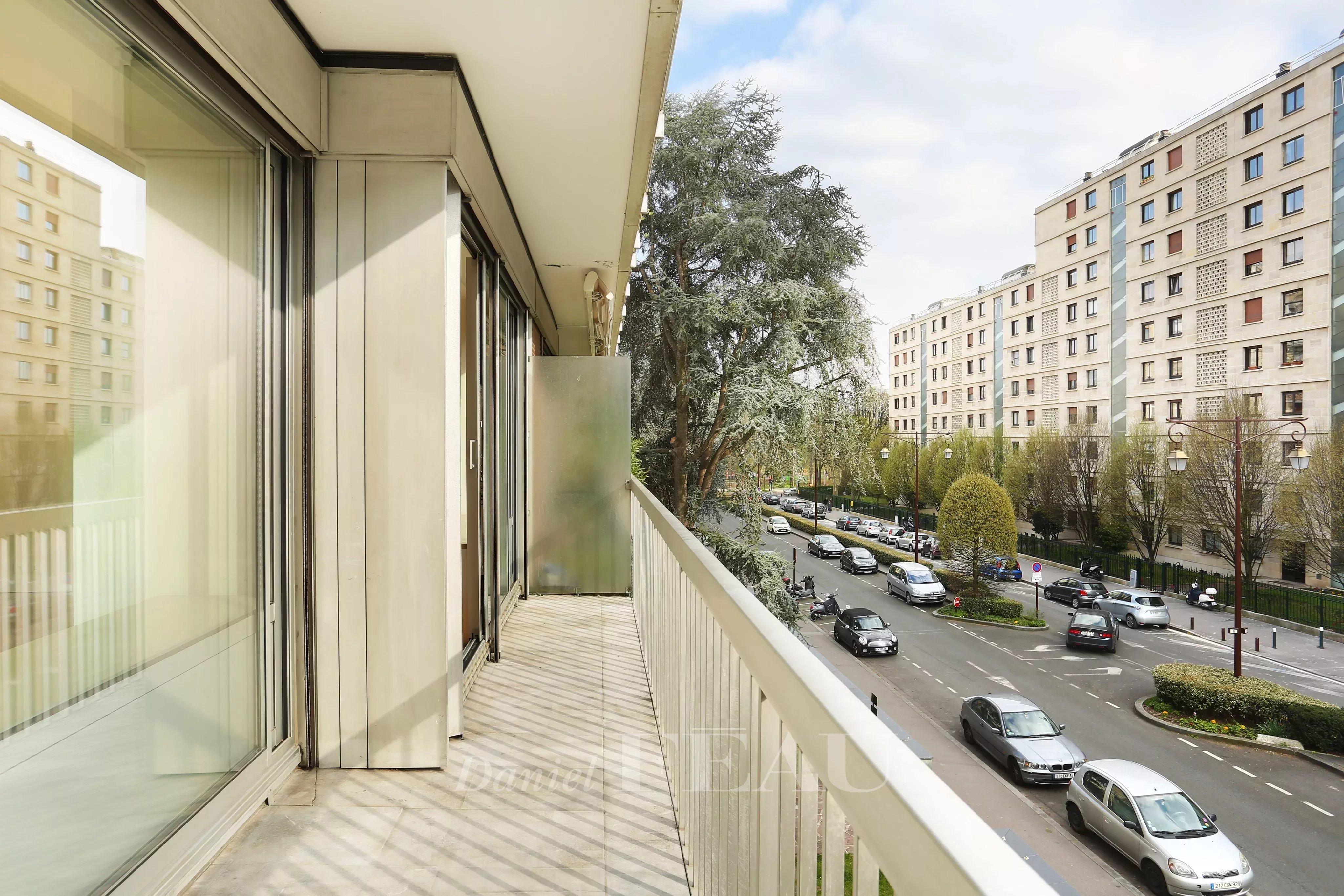 Balcon filant sur le double-séjour