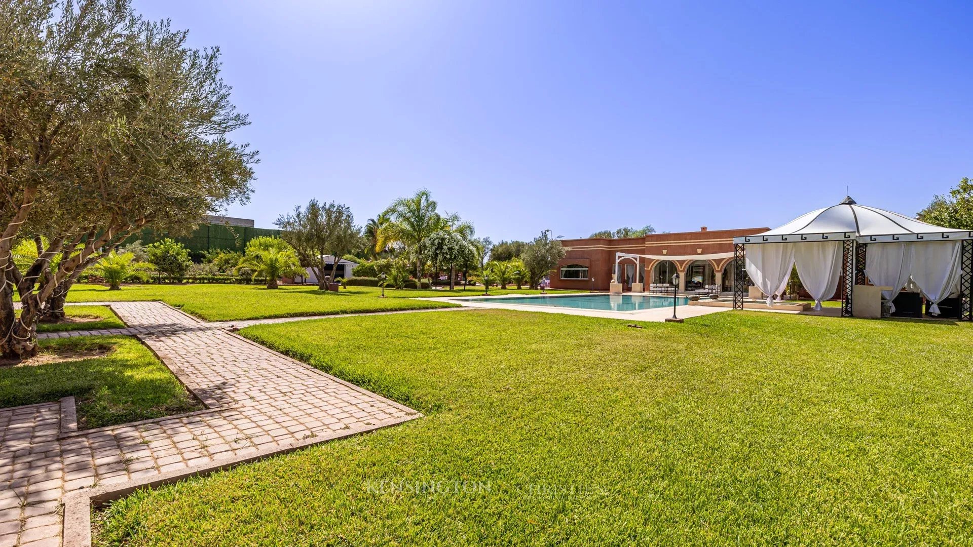 9 Bedroom Villa/Townhouse's Image 37