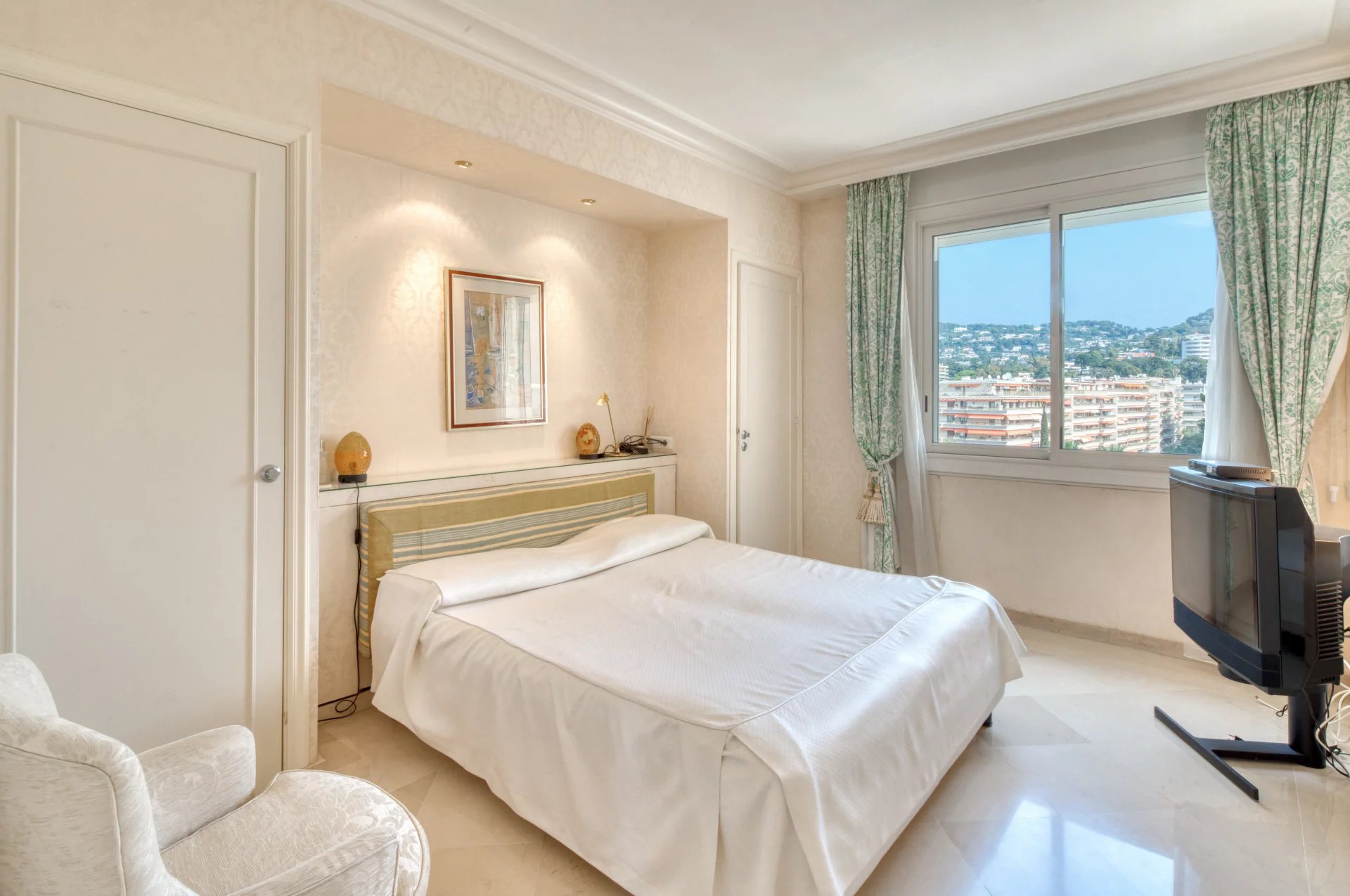 CANNES CROISETTE – APPARTEMENT DE PRESTIGE 270 M² AVEC TERRASSE ET VUE MER PANORAMIQUE