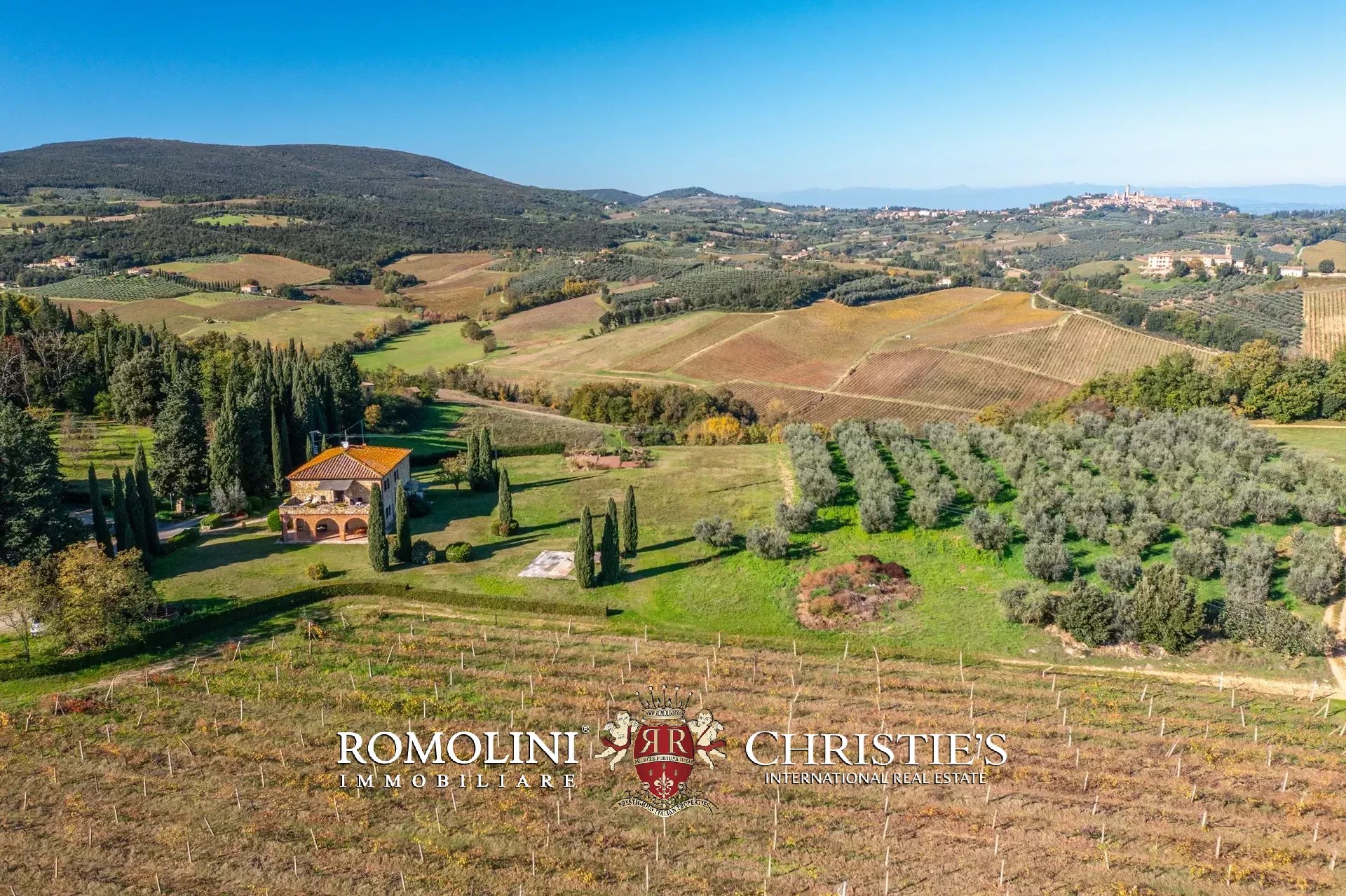 35 Bedroom Vineyard's Image 19