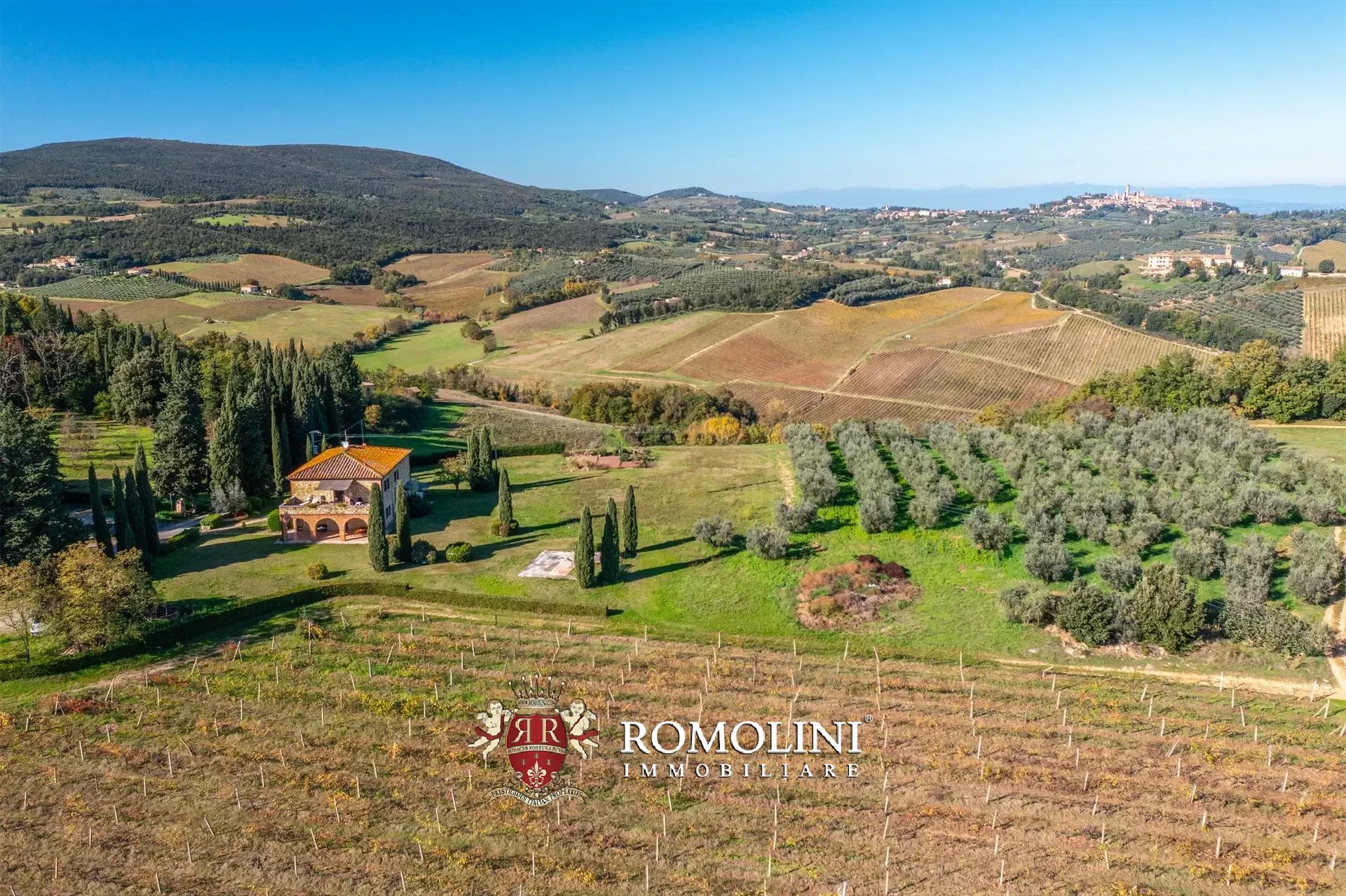 35 Bedroom Vineyard's Image 19