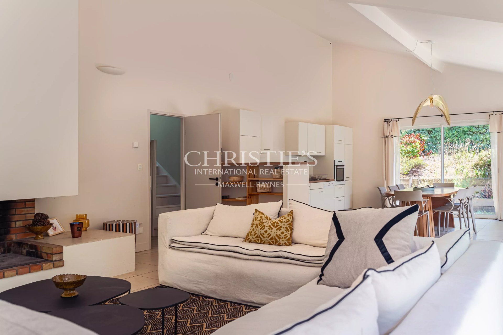 6 Bedroom Villa/Townhouse's Image 6