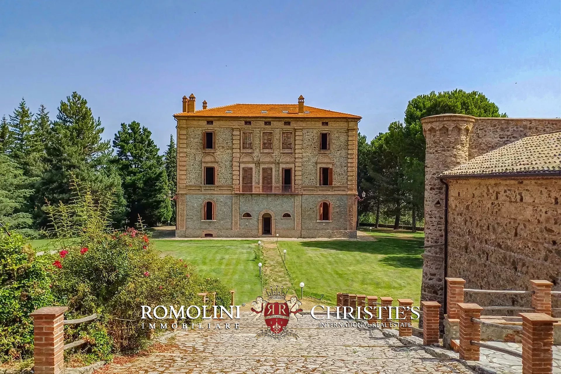 11 Bedroom Villa/Townhouse's Image 7