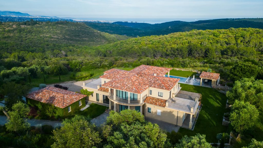 Villa for sale in Roquefort-les-pins — Contemporary Luxury Villa Roquefort-les-Pins | Sea-View Family Estate