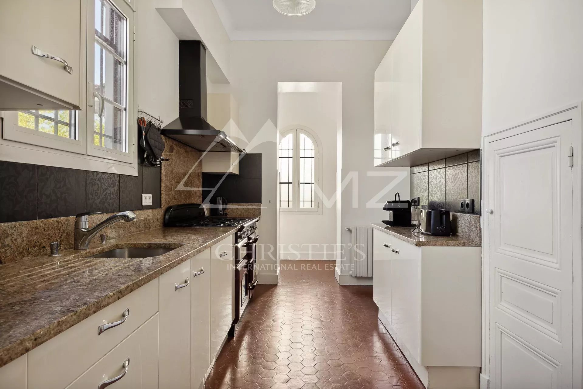 6 Bedroom Villa/Townhouse's Image 4