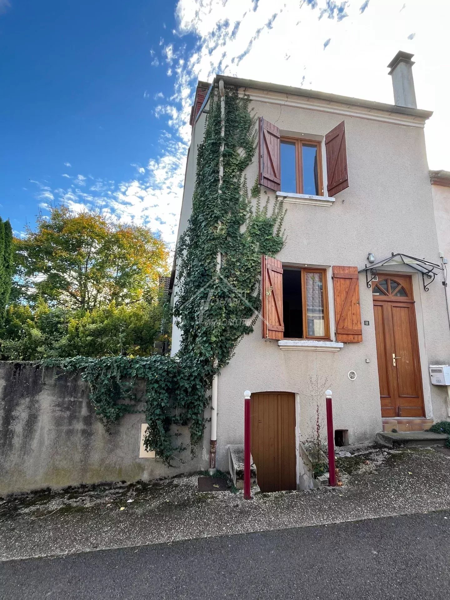 JOLIE MAISON AVEC JARDIN ET STATIONNEMENT