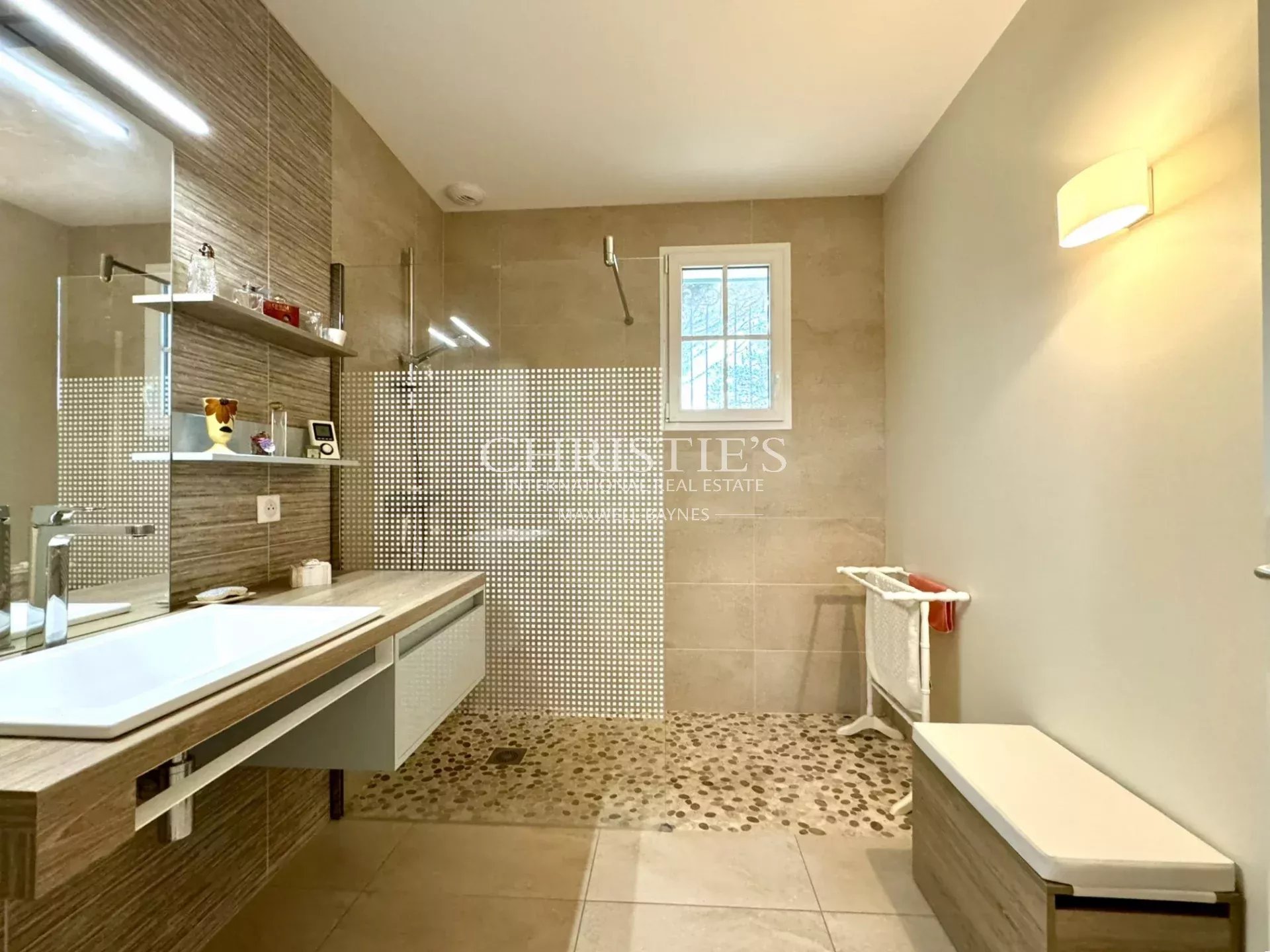 5 Bedroom Villa/Townhouse's Image 24