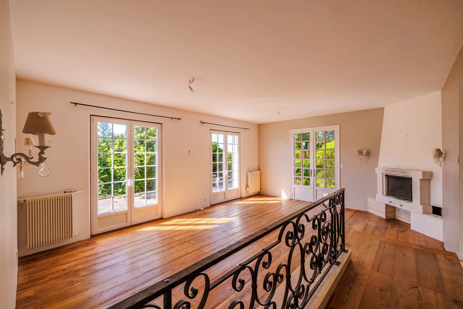 Agence immobilière de PARIS - LONDON - PAROS